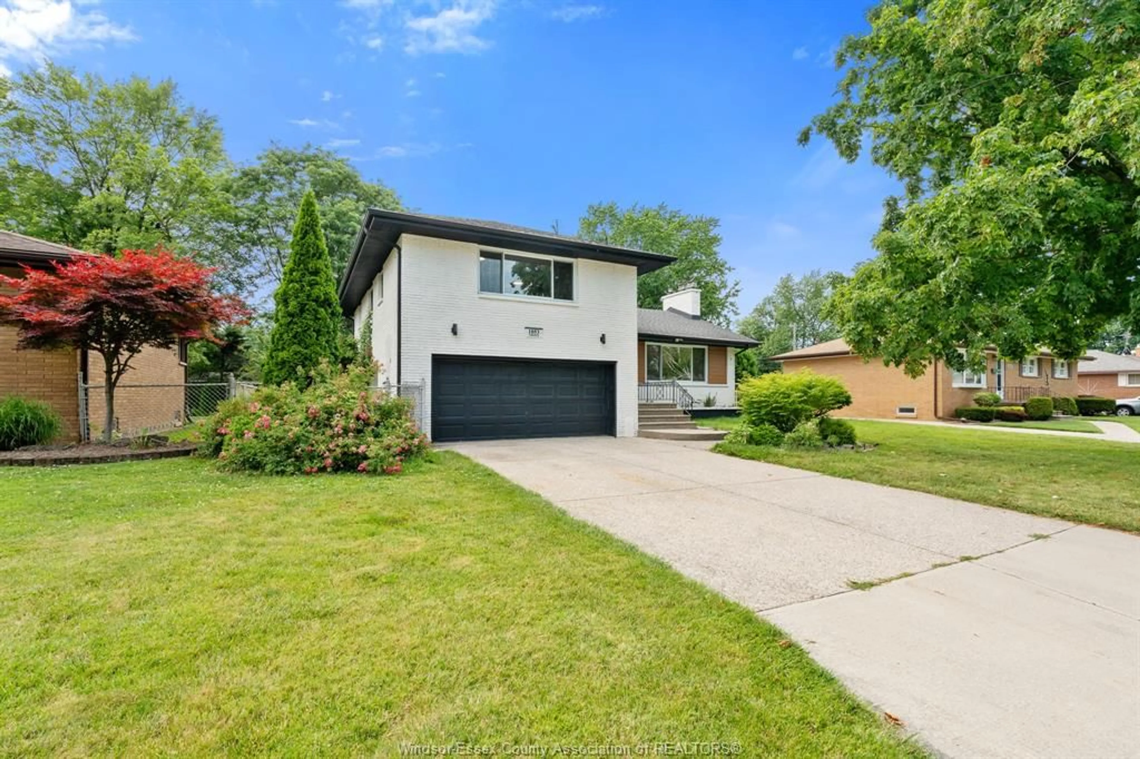 Home with brick exterior material, street for 1053 VIRGINIA Ave, Windsor Ontario N8S 2Y6