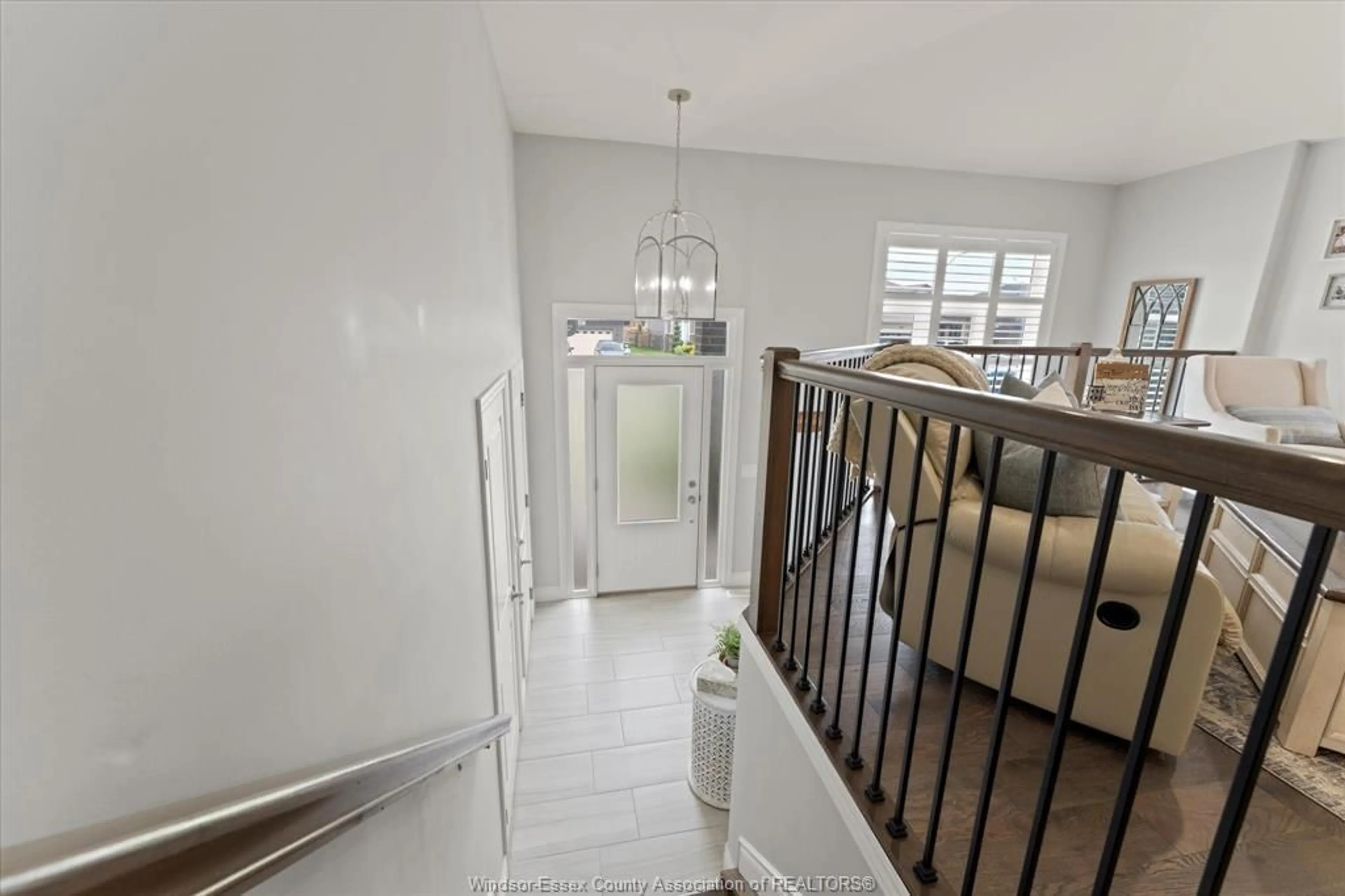 Indoor foyer for 367 LAVERS Cres, Amherstburg Ontario N9V 0G3