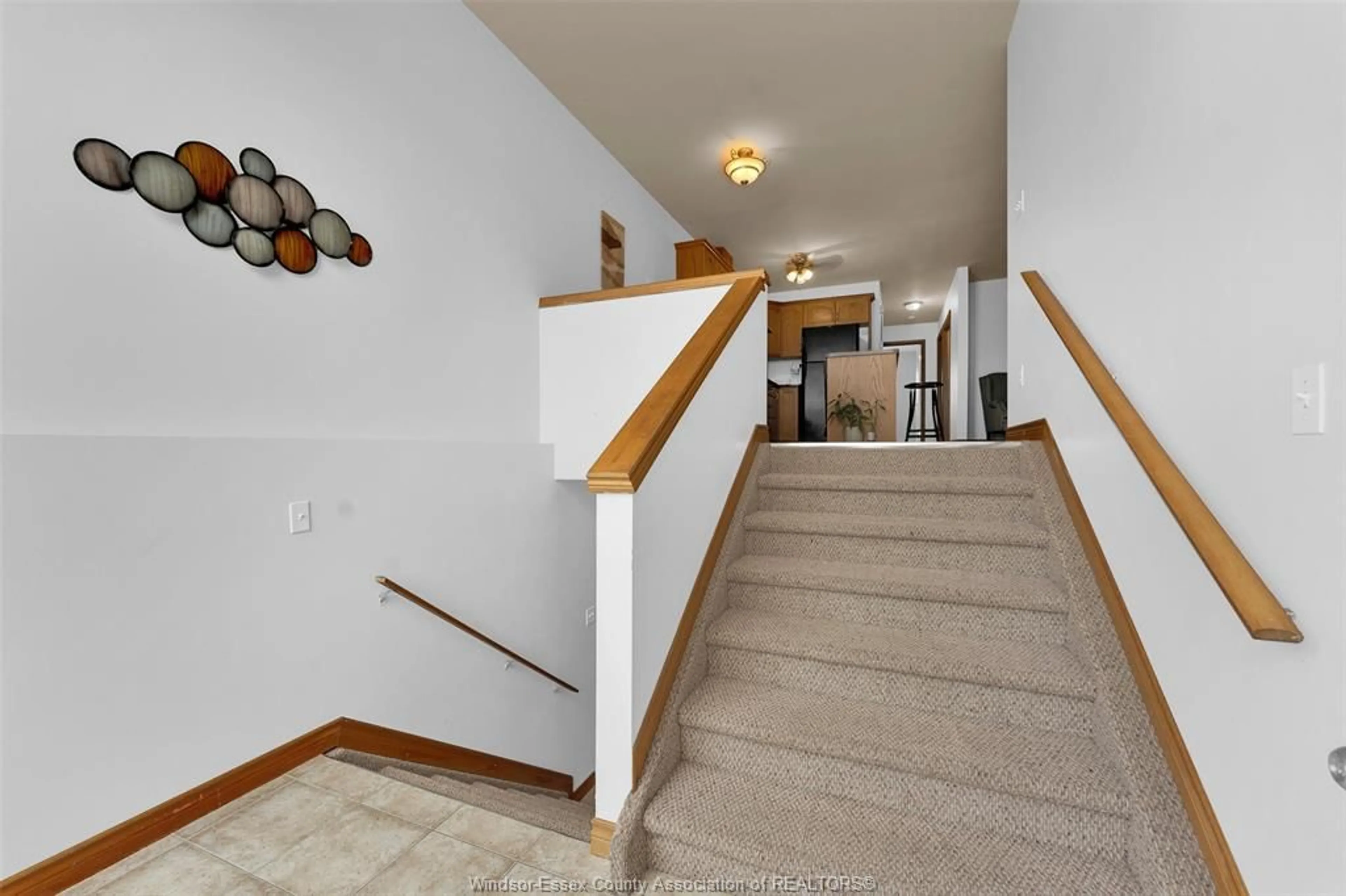 Indoor foyer for 1646 SAGEBRUSH, Windsor Ontario N9G 3B8