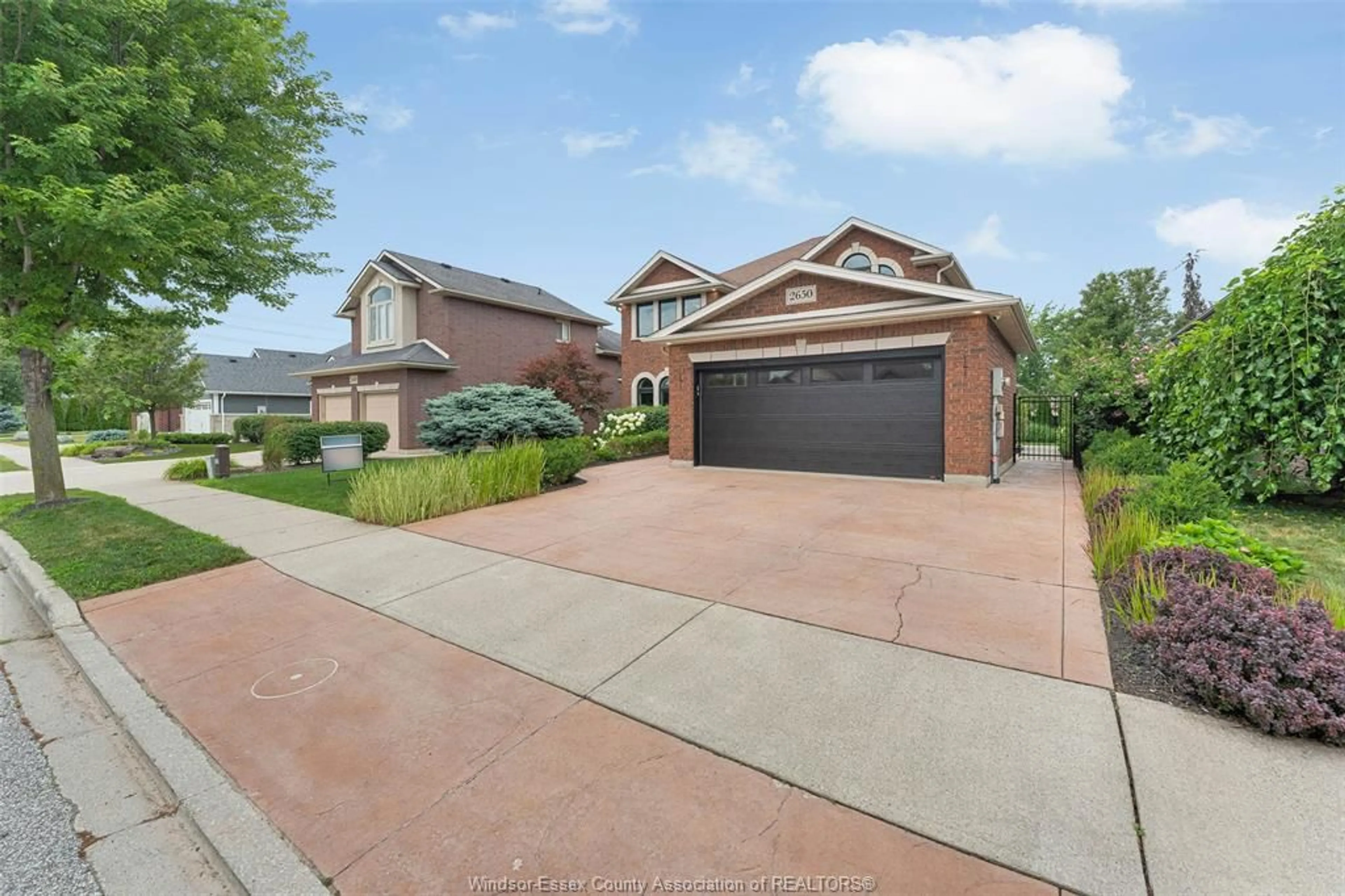 A pic from outside/outdoor area/front of a property/back of a property/a pic from drone, street for 2650 SKINNER St, LaSalle Ontario N9H 2R6