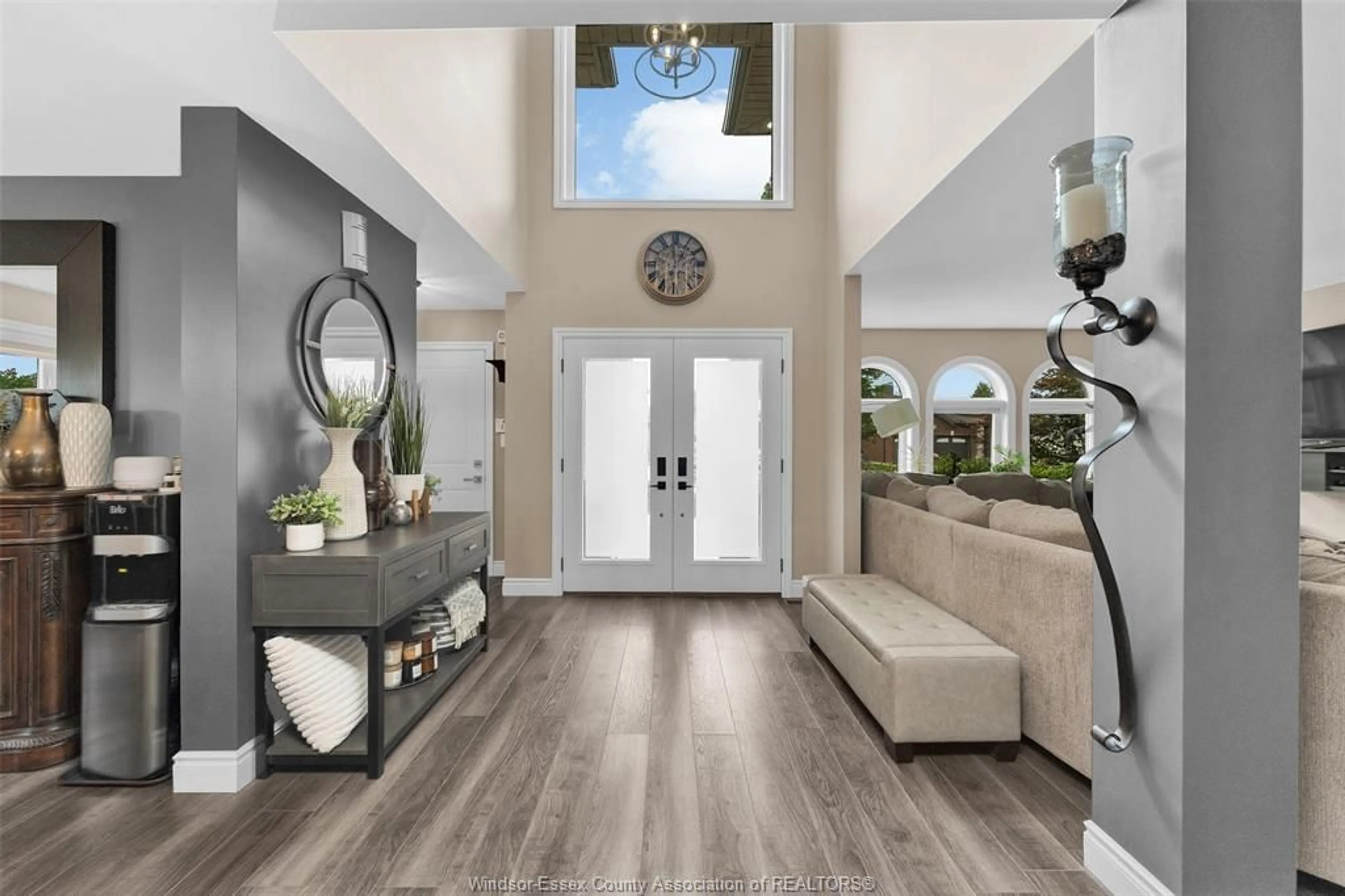 Indoor entryway for 2650 SKINNER St, LaSalle Ontario N9H 2R6