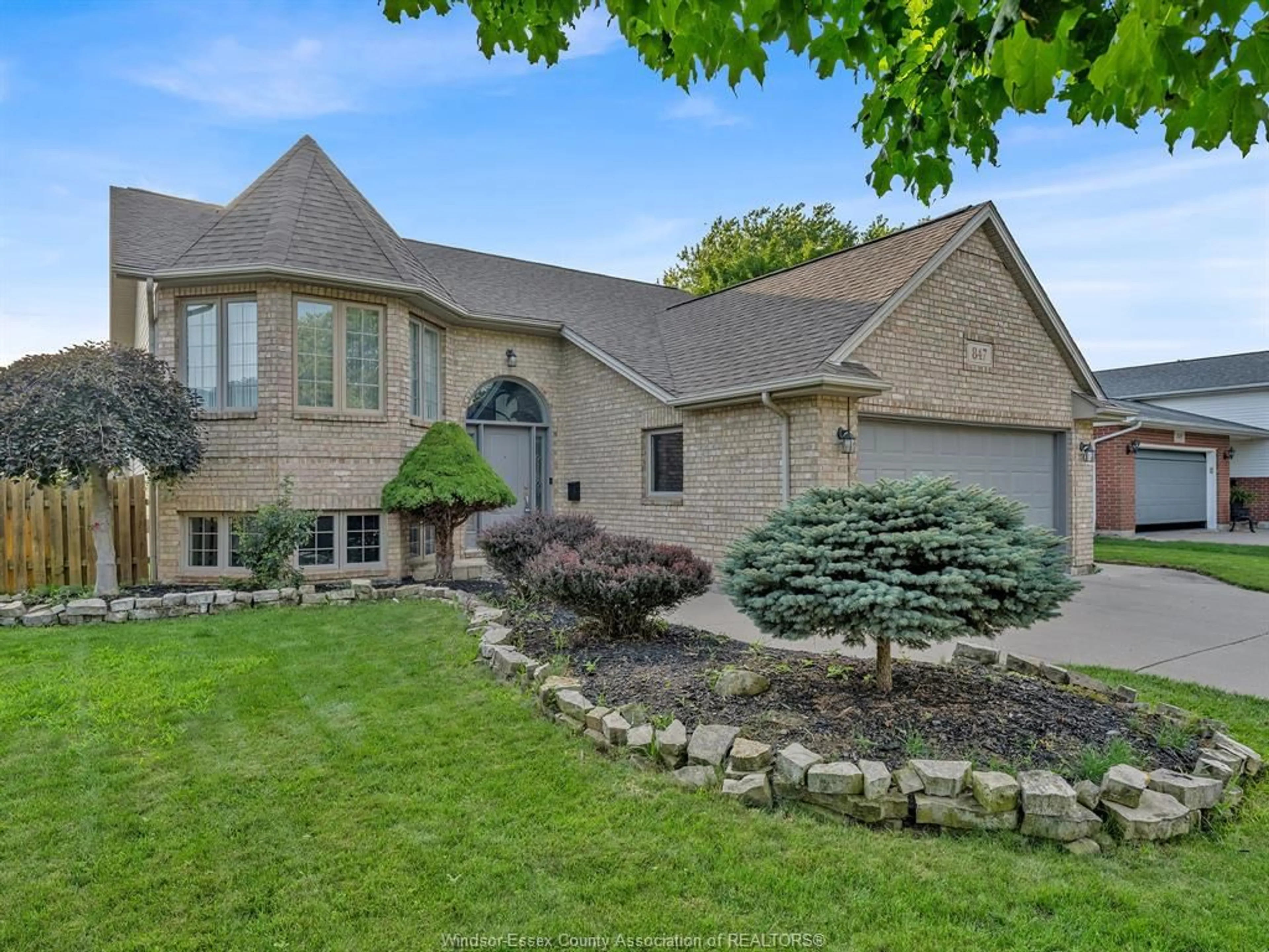 Home with brick exterior material, unknown for 847 LAWNDALE Ave, Kingsville Ontario N9Y 3S5