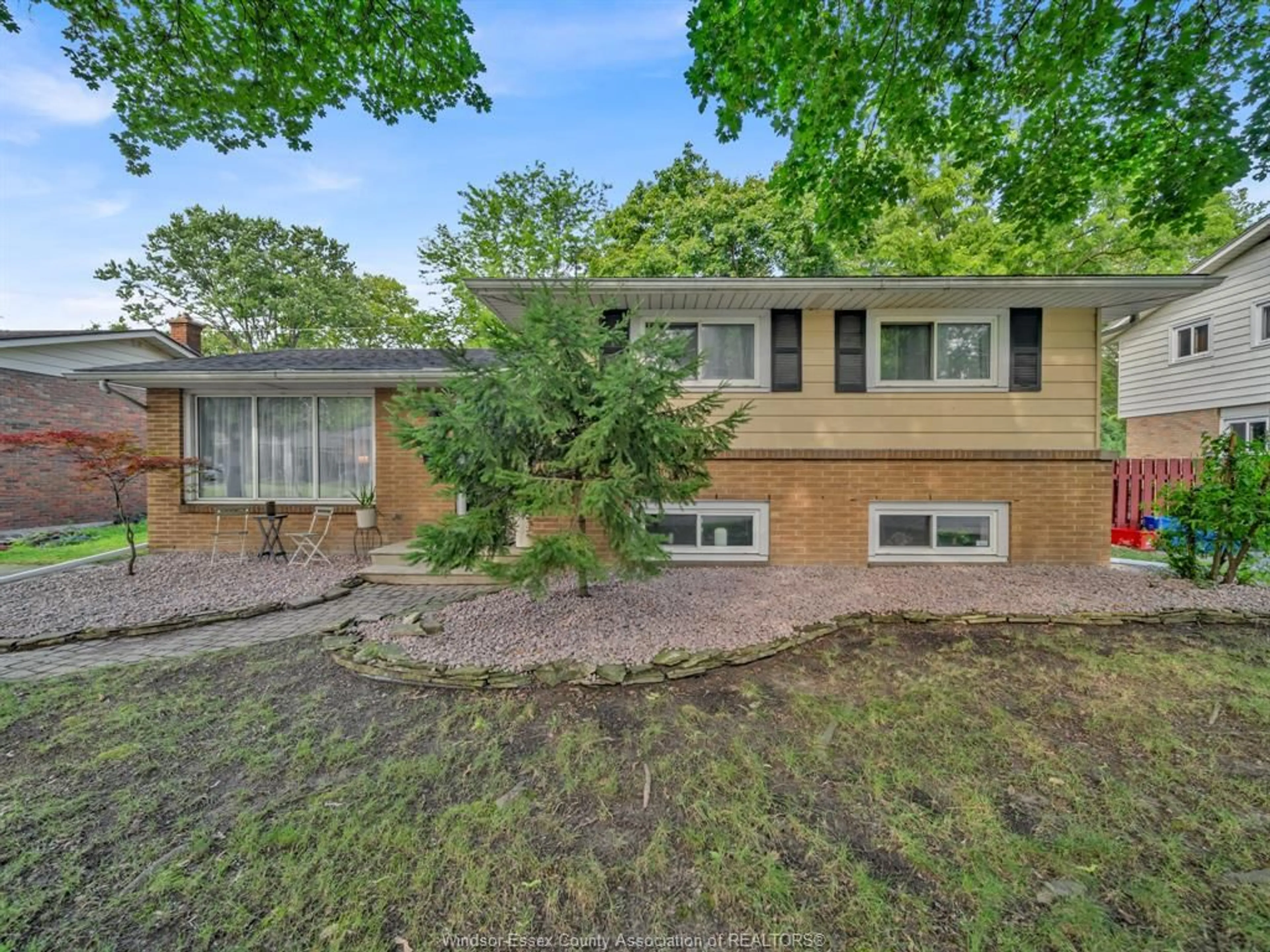 A pic from outside/outdoor area/front of a property/back of a property/a pic from drone, street for 3250 ST. PATRICKS Dr, Windsor Ontario N9E 3H3