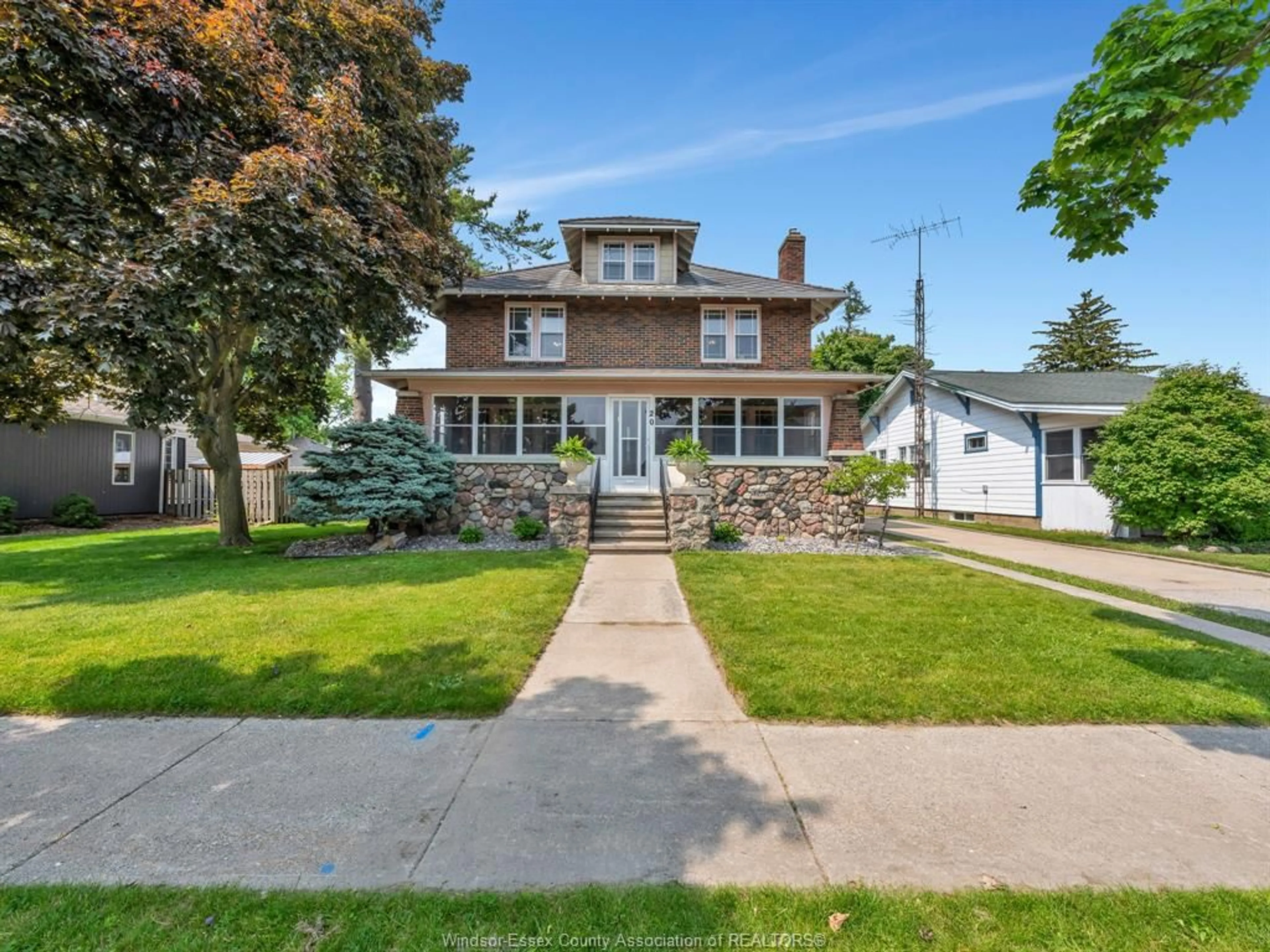 Home with vinyl exterior material, street for 20 MILL St, Kingsville Ontario N9Y 1V9