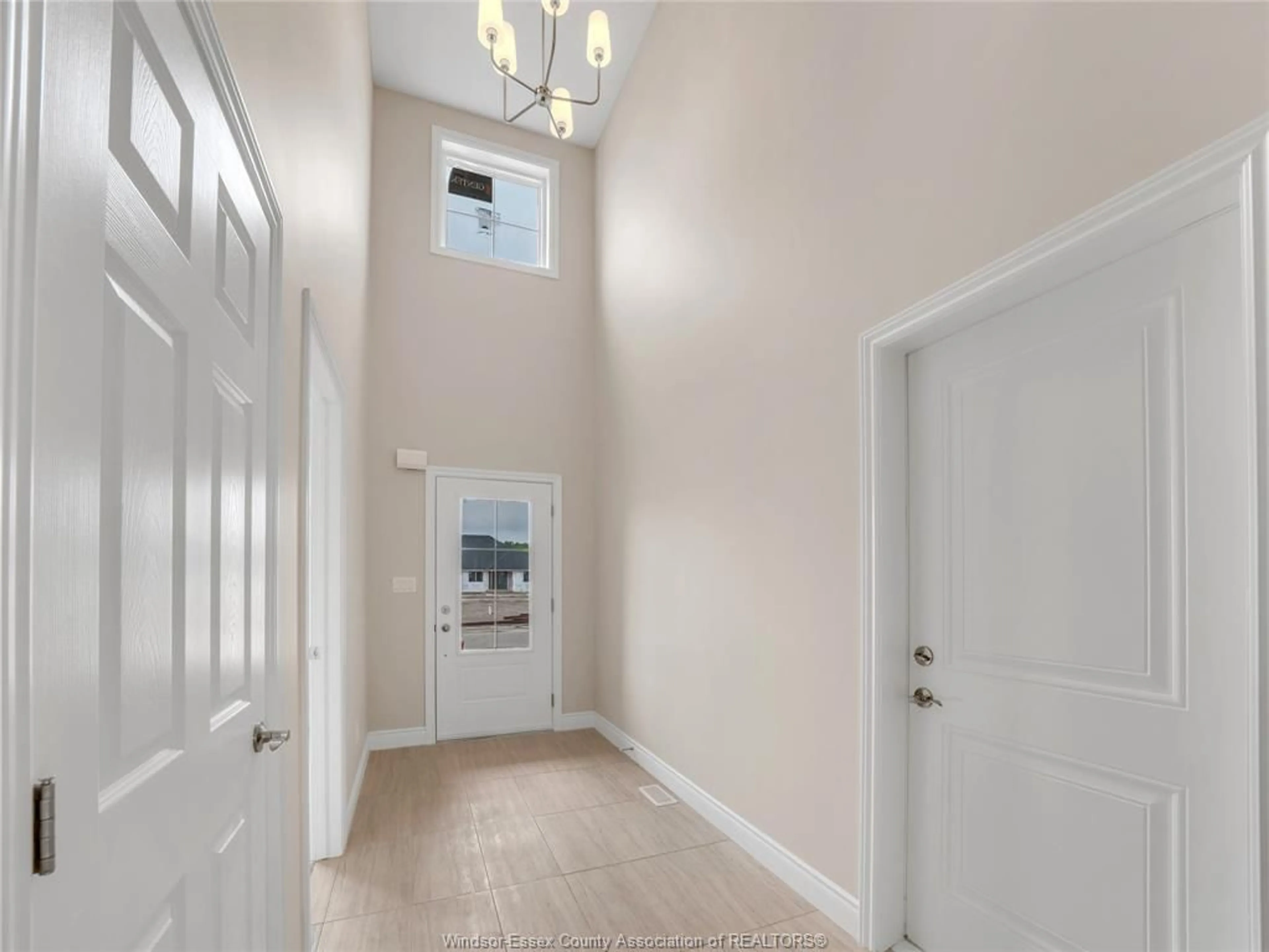 Indoor entryway for 602 Hacket Rd, Amherstburg Ontario N9V 0H1