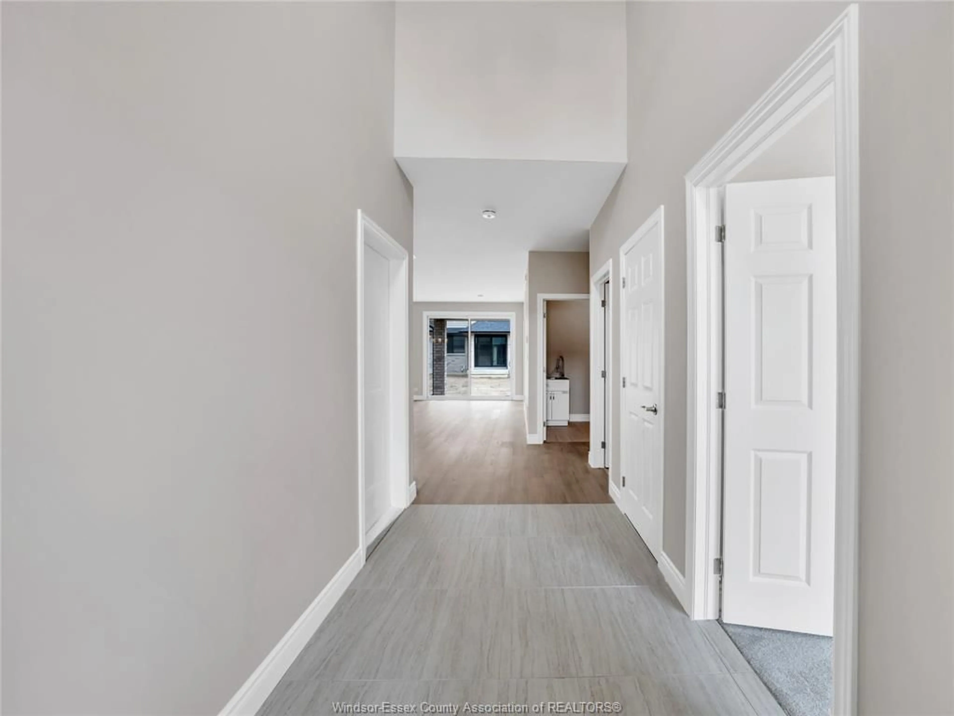 Indoor entryway for 602 Hacket Rd, Amherstburg Ontario N9V 0H1
