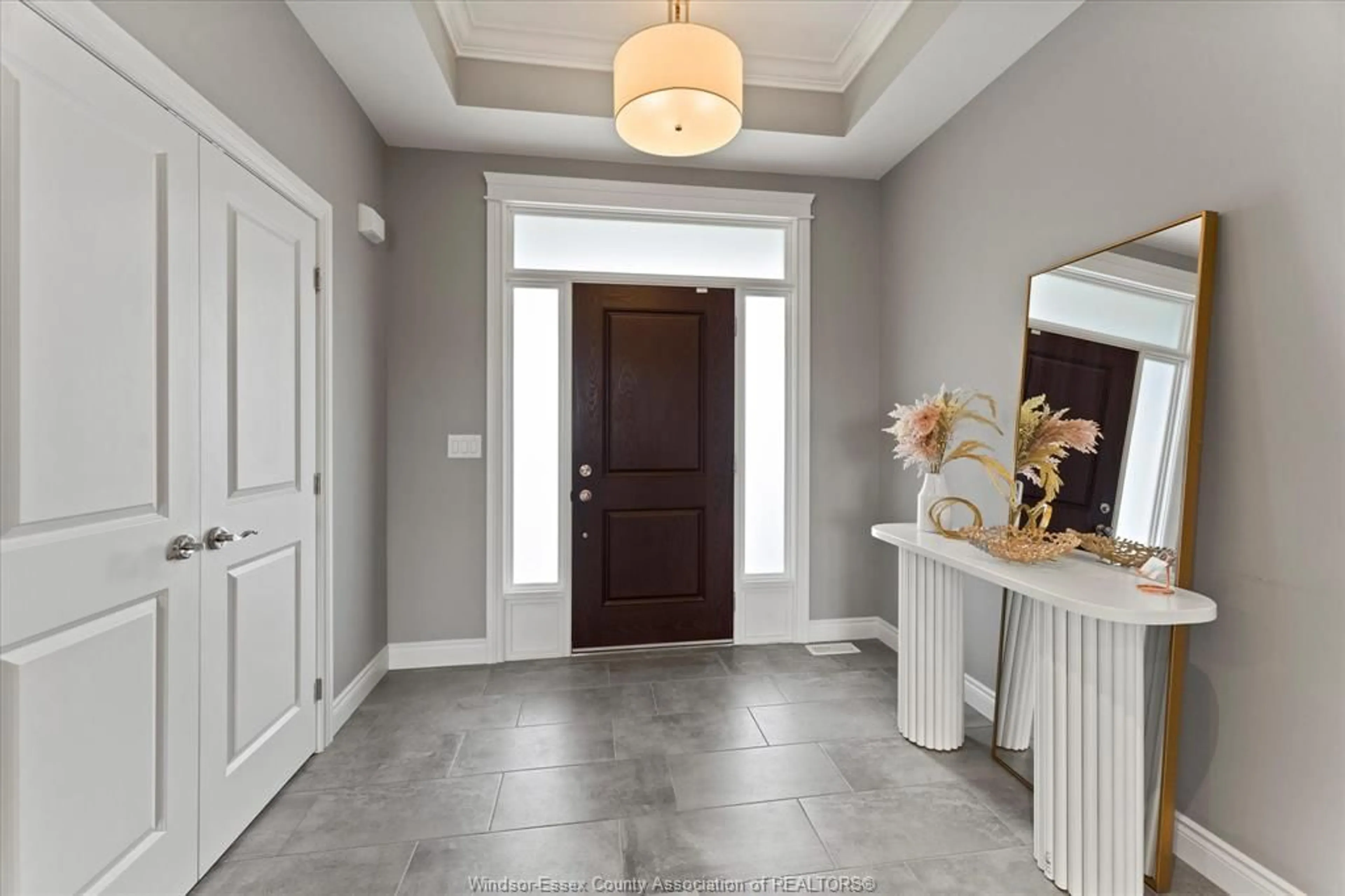 Indoor entryway for 4 Mulberry Cres, Kingsville Ontario N9Y 0B8