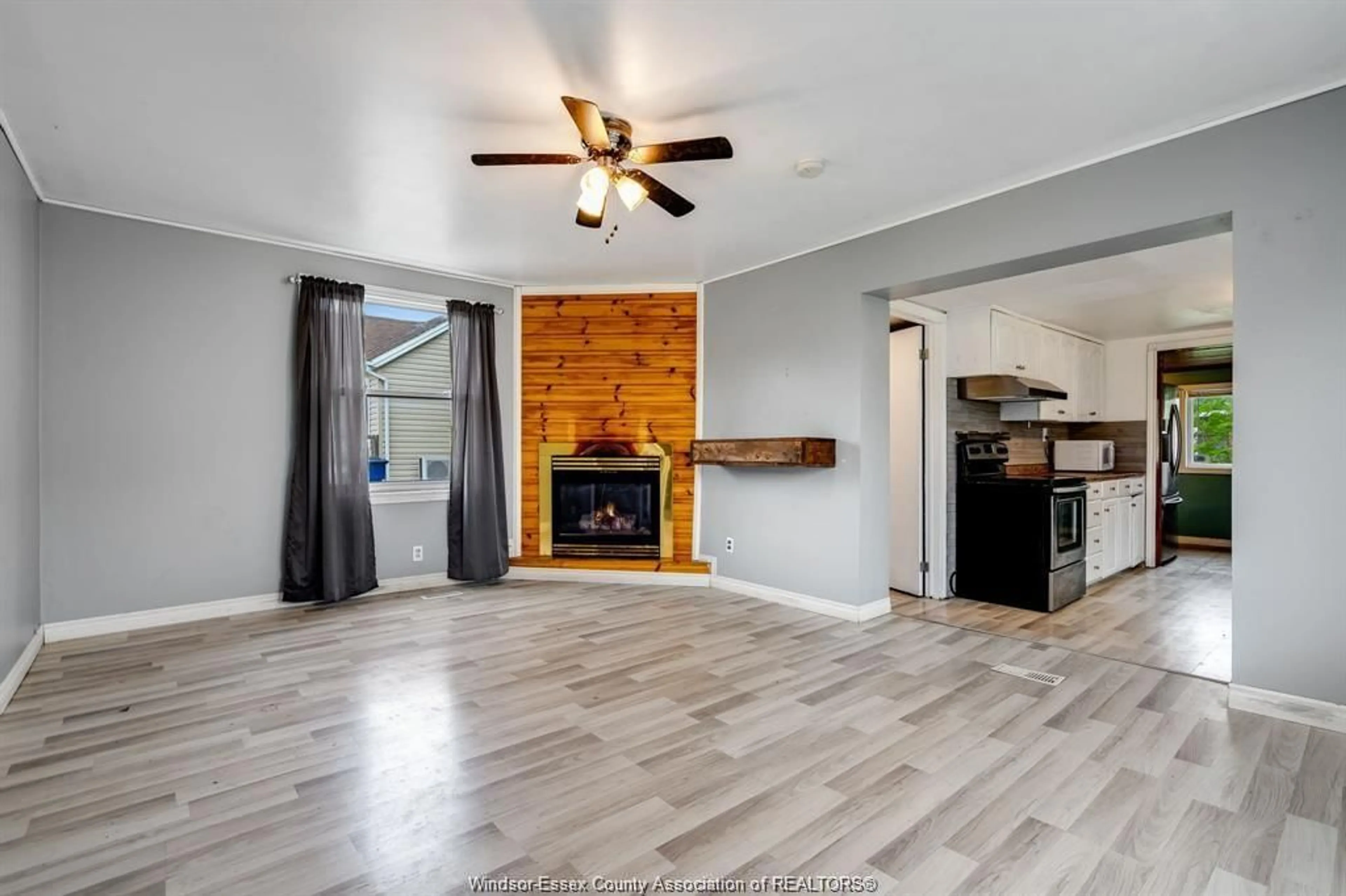 Living room with furniture, wood/laminate floor for 31 CHESTNUT St, Wheatley Ontario N0P 2P0