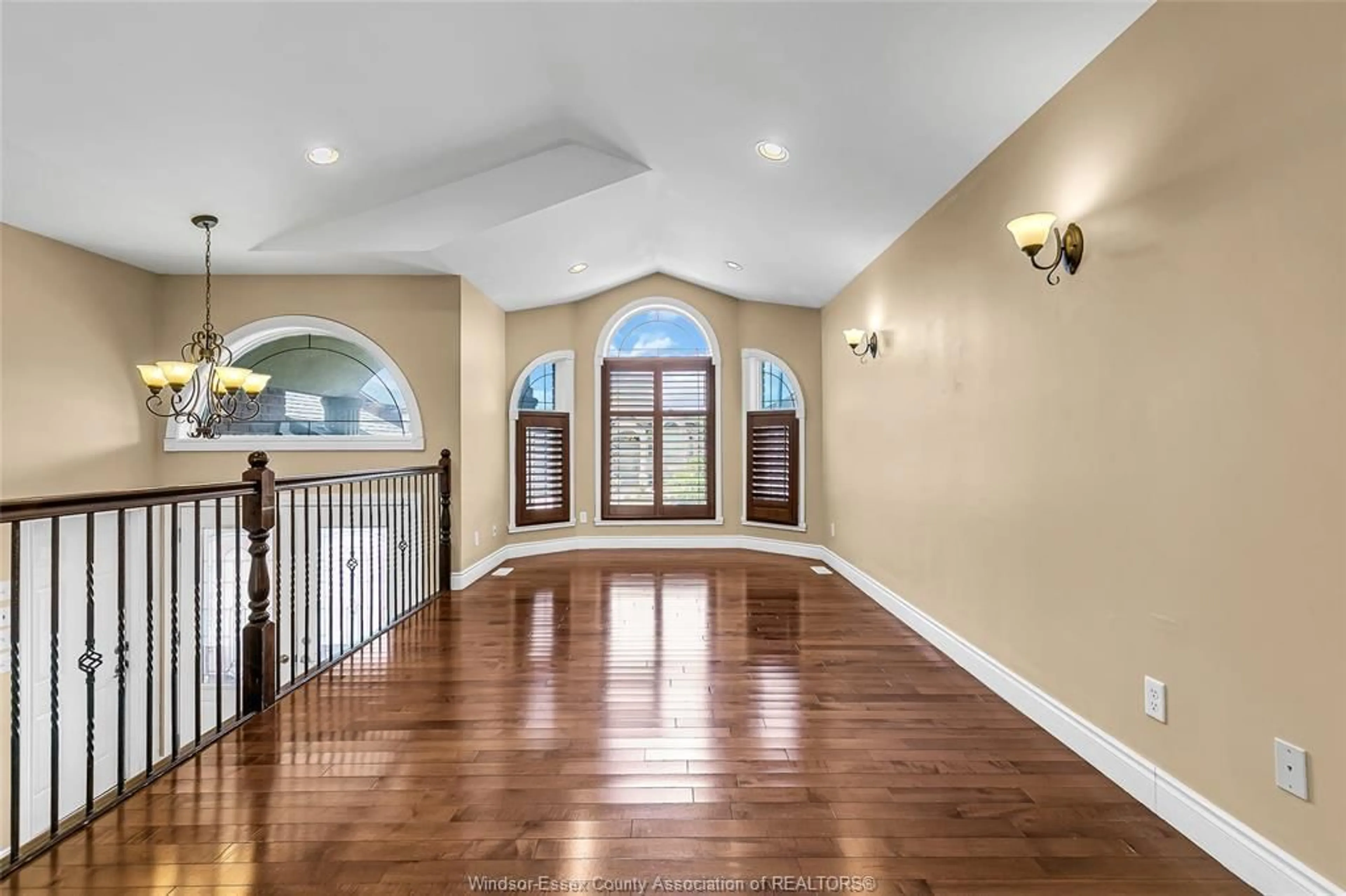 Indoor entryway for 4530 UNICORN, Windsor Ontario N9G 3G6