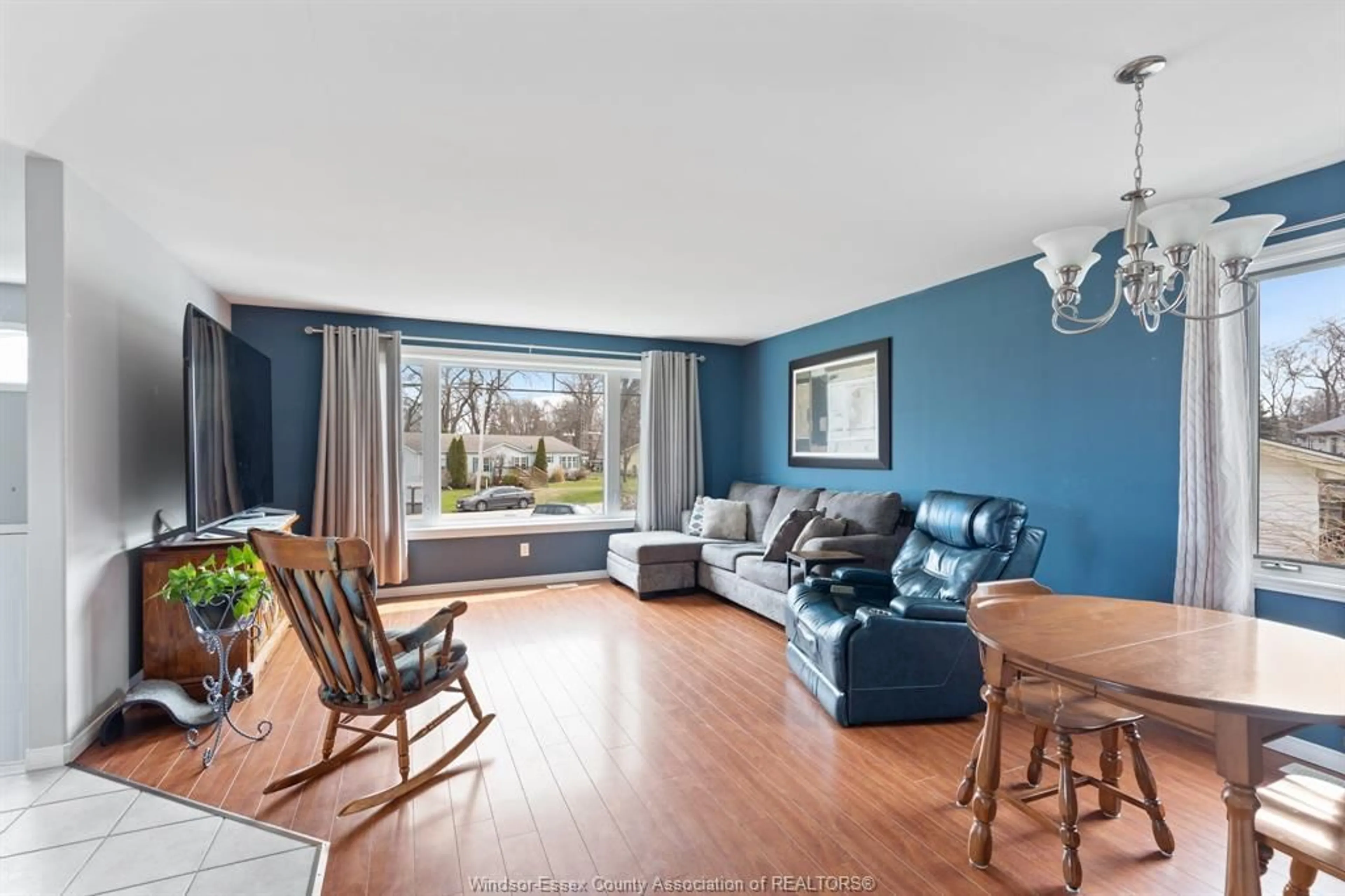 Living room with furniture, wood/laminate floor for 149 BELLCREFT Dr, Colchester Ontario N0R 1G0