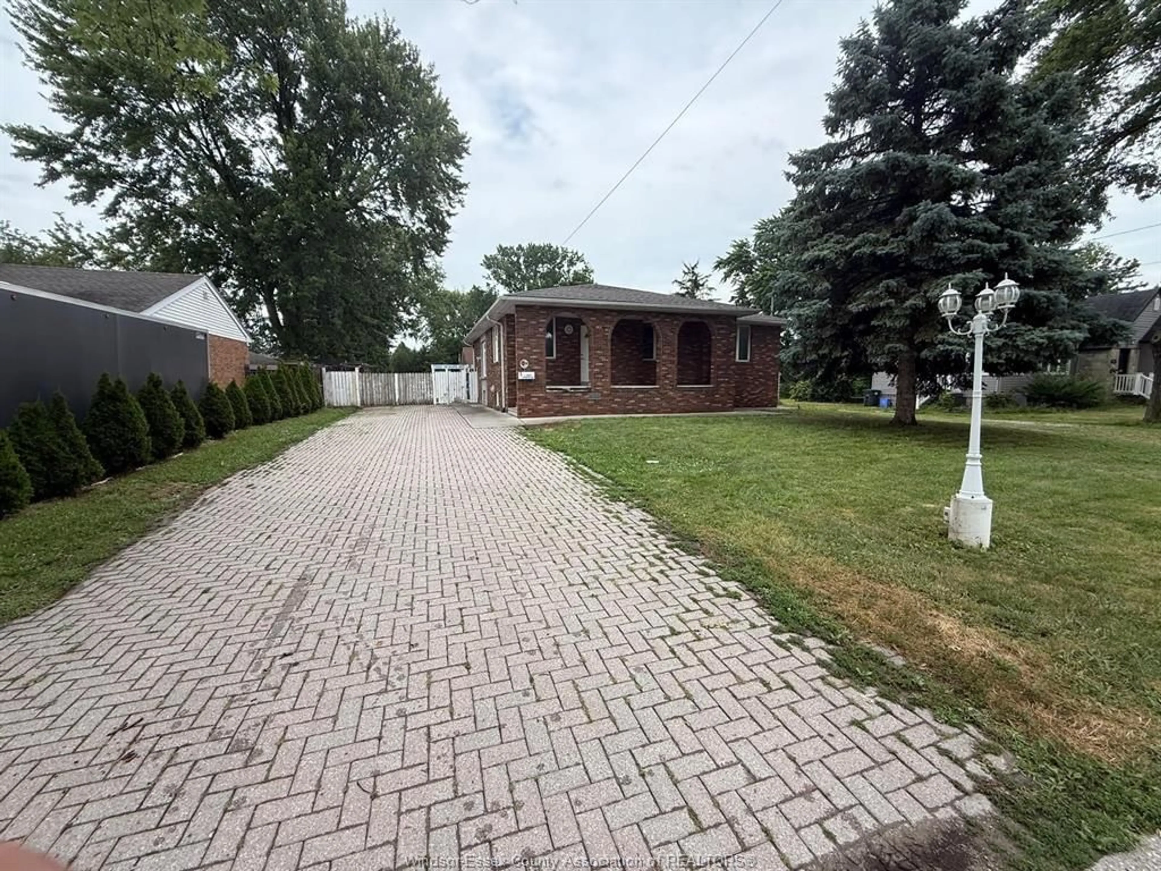 Unknown for 3880 HOWARD Ave, Windsor Ontario N9G 1N7