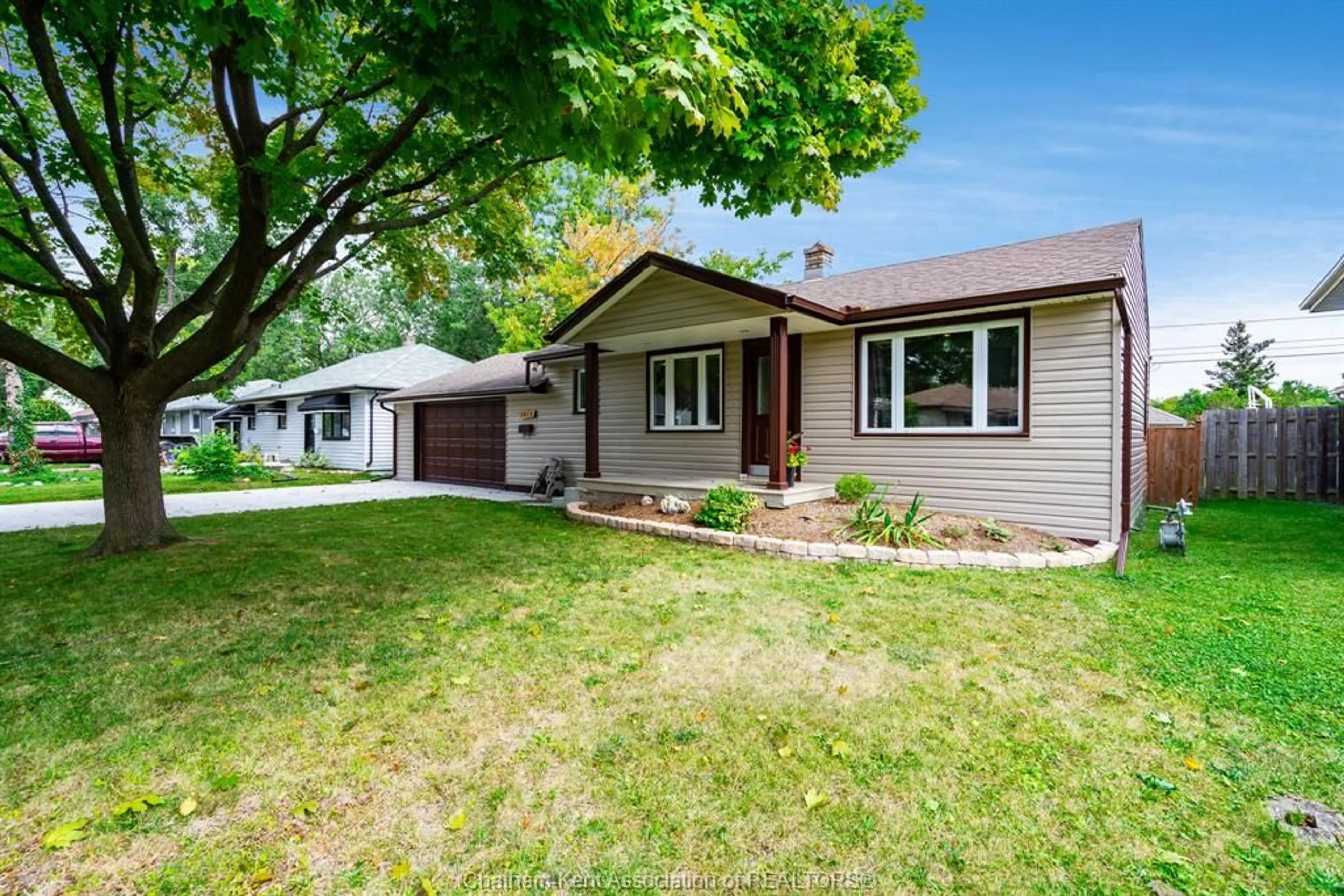 Home with vinyl exterior material, street for 3088 PARKWOOD Ave, Windsor Ontario N8W 2K4