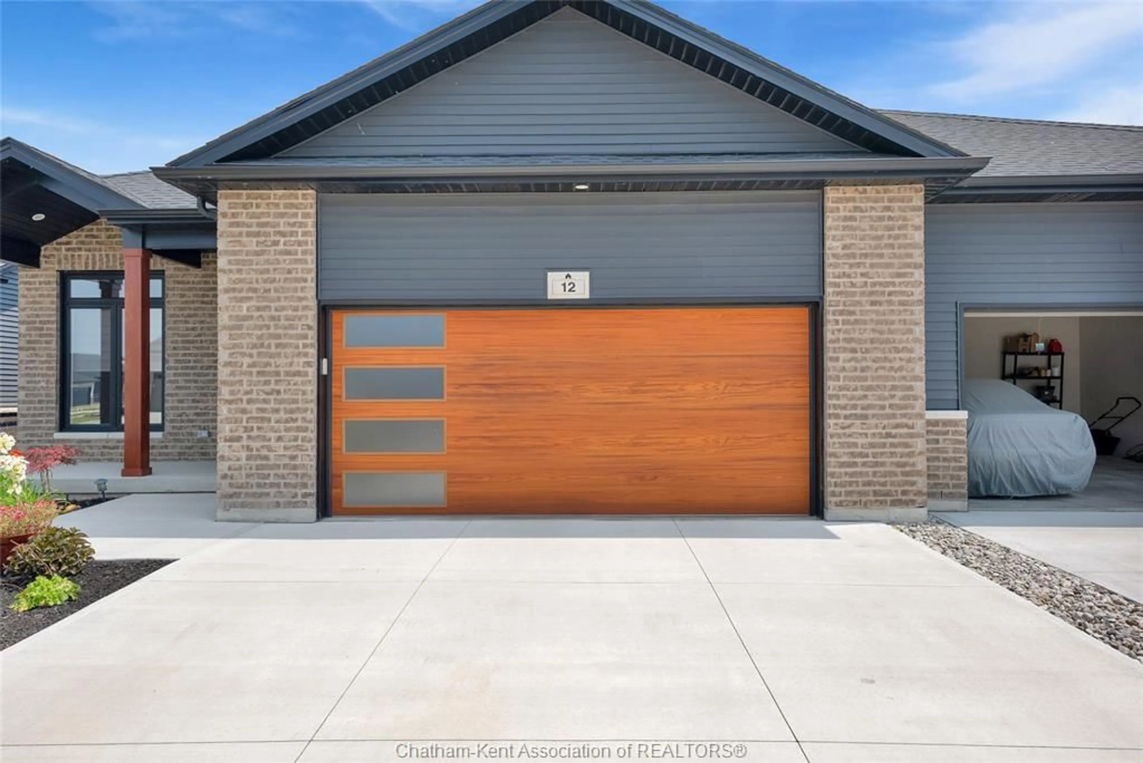 Indoor garage for 12 Duskridge Rd, Chatham Ontario N7L 0G7