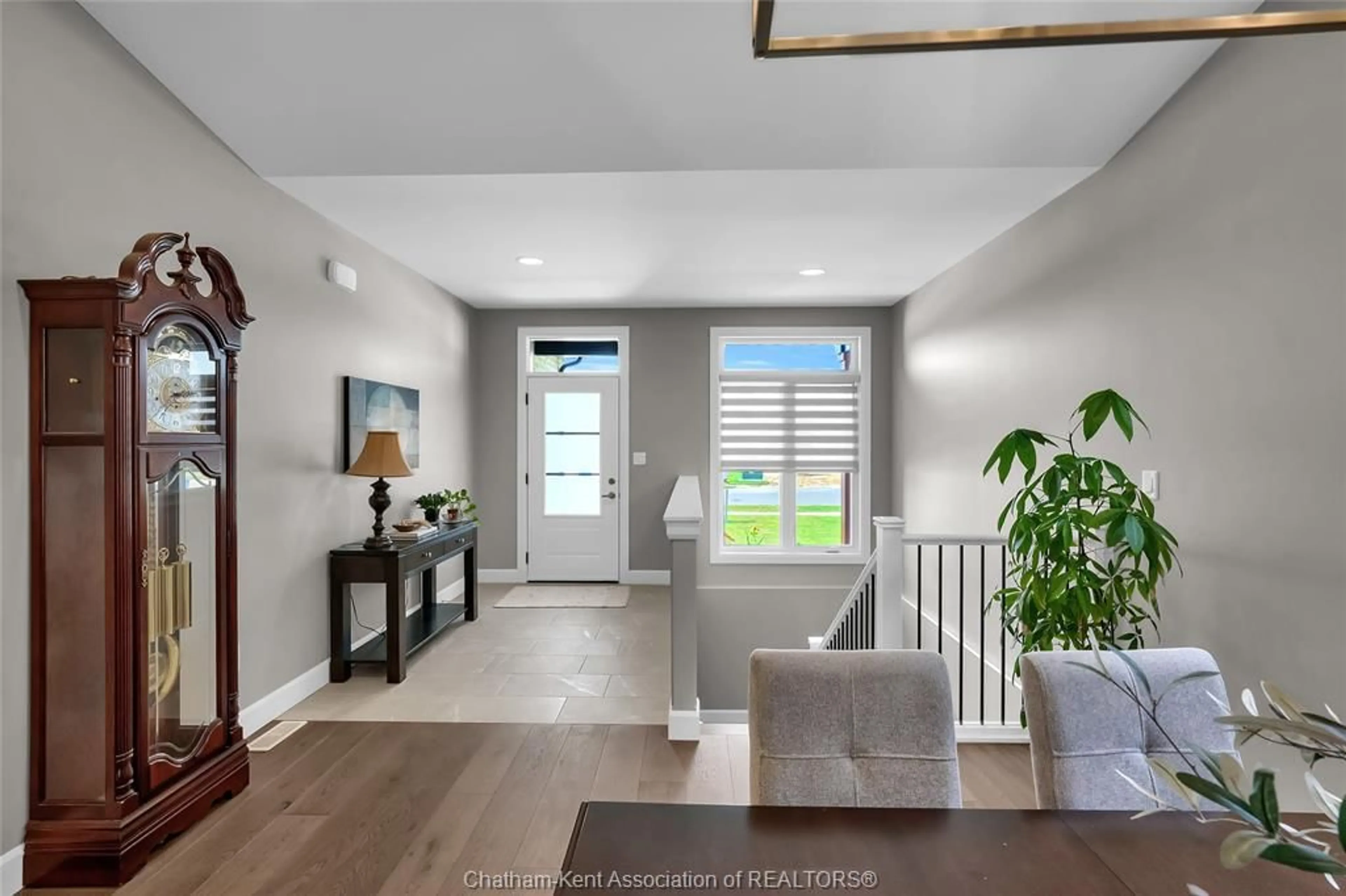 Indoor entryway for 12 Duskridge Rd, Chatham Ontario N7L 0G7