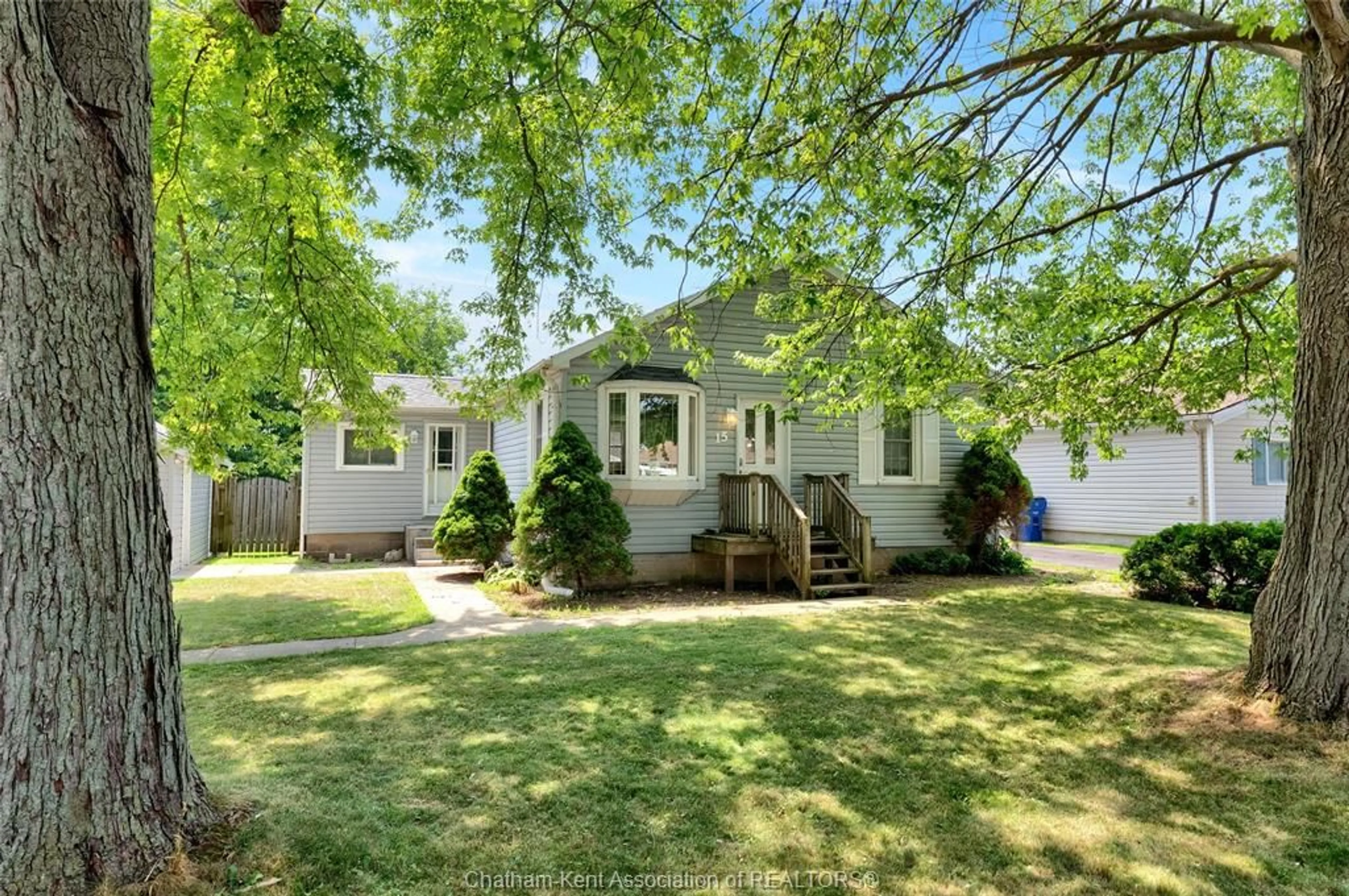 Home with vinyl exterior material, street for 15 Oriole Pky, Chatham Ontario N7L 5J5