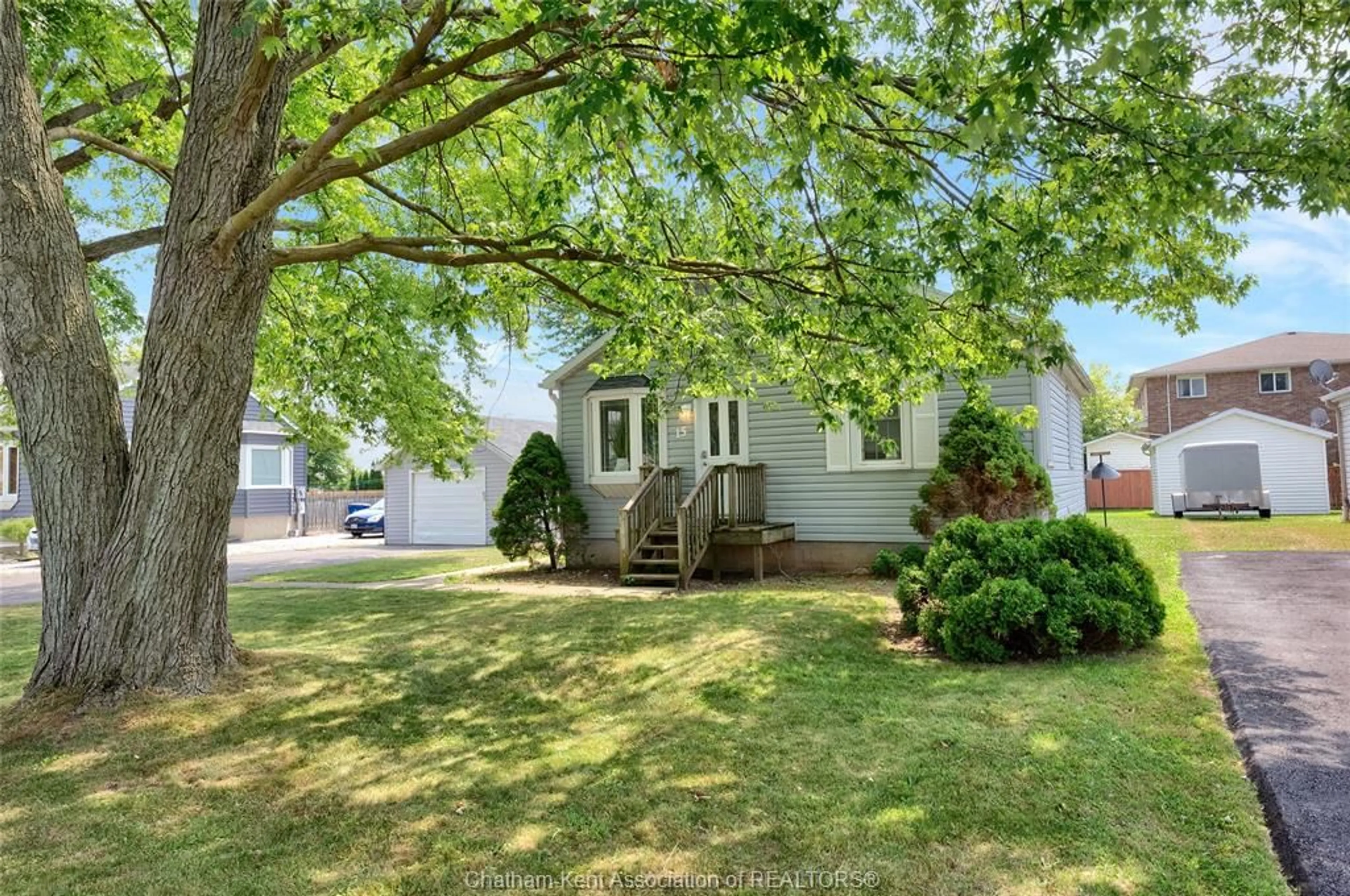 Home with vinyl exterior material, street for 15 Oriole Pky, Chatham Ontario N7L 5J5