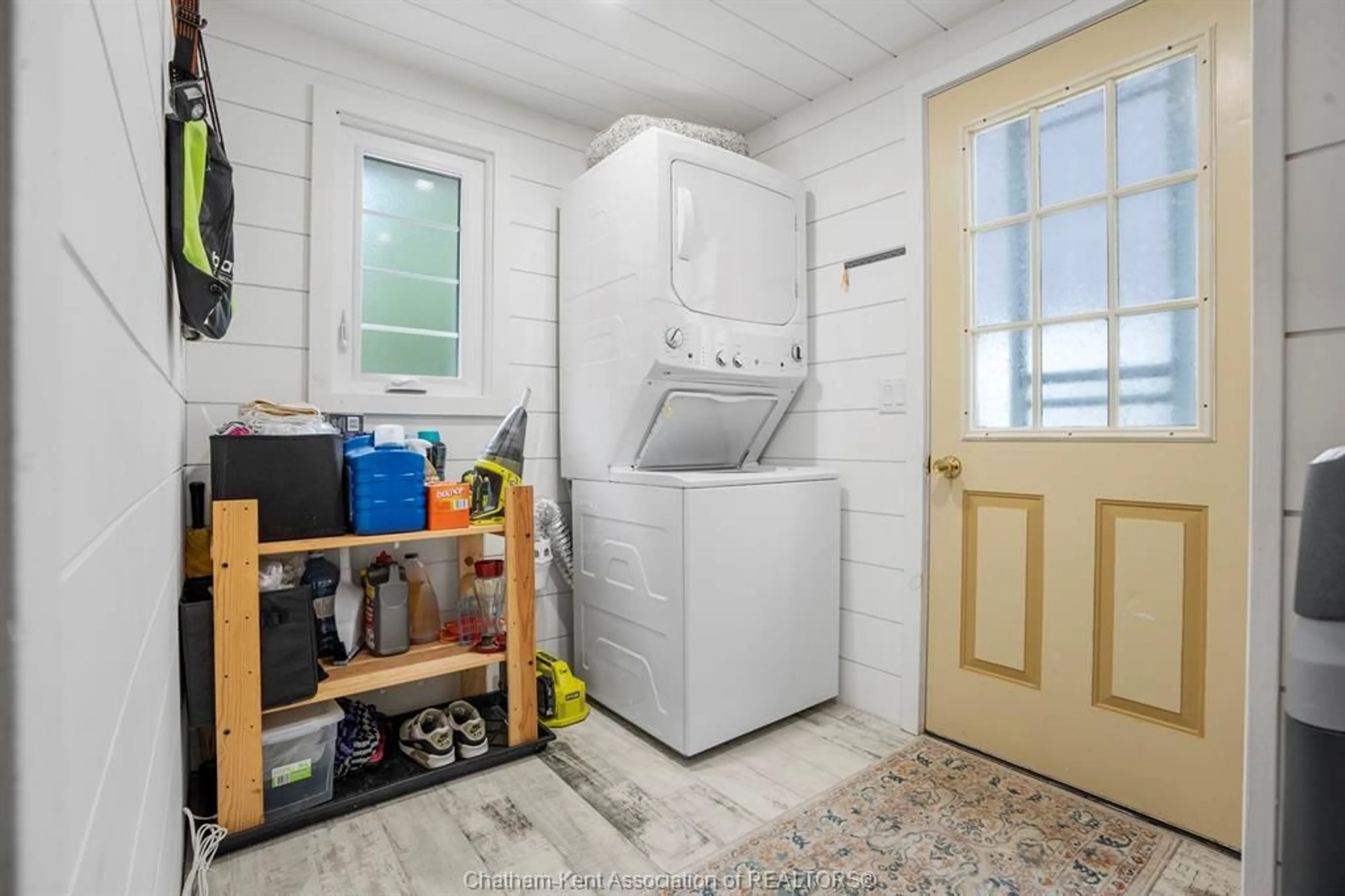 Laundry room for 17386 Lakeshore Rd, Rondeau Park Ontario N0P 1X0