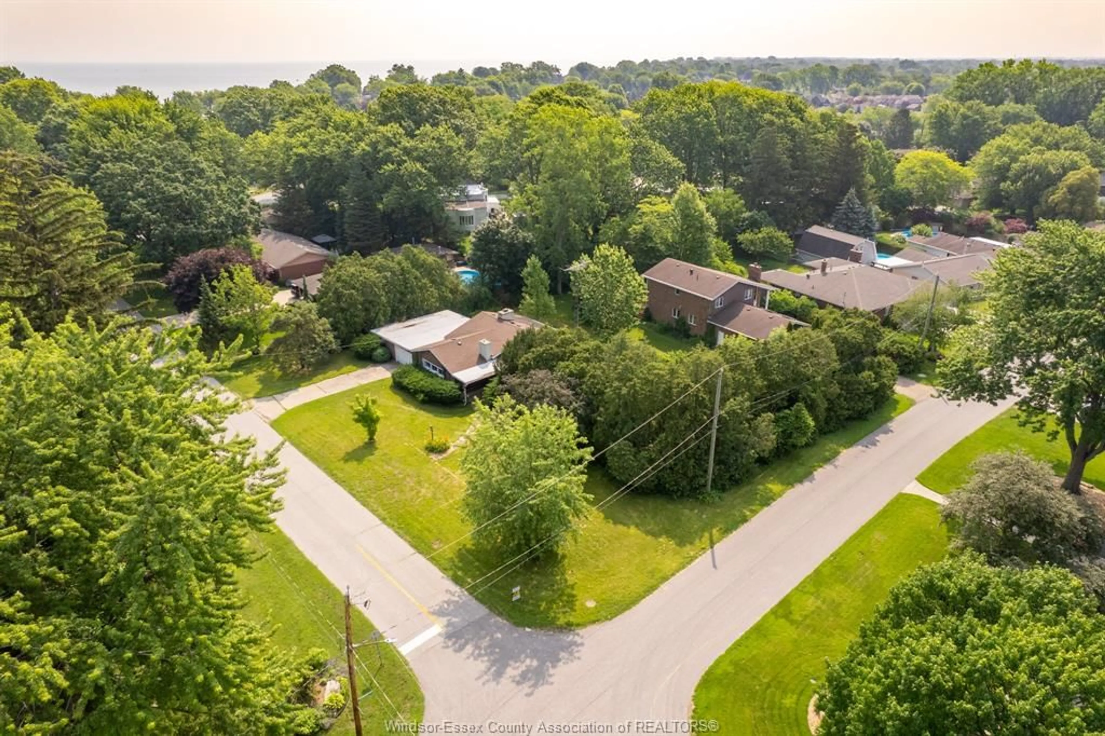 A pic from outside/outdoor area/front of a property/back of a property/a pic from drone, street for 12765 KEITH, Tecumseh Ontario N8N 1E7