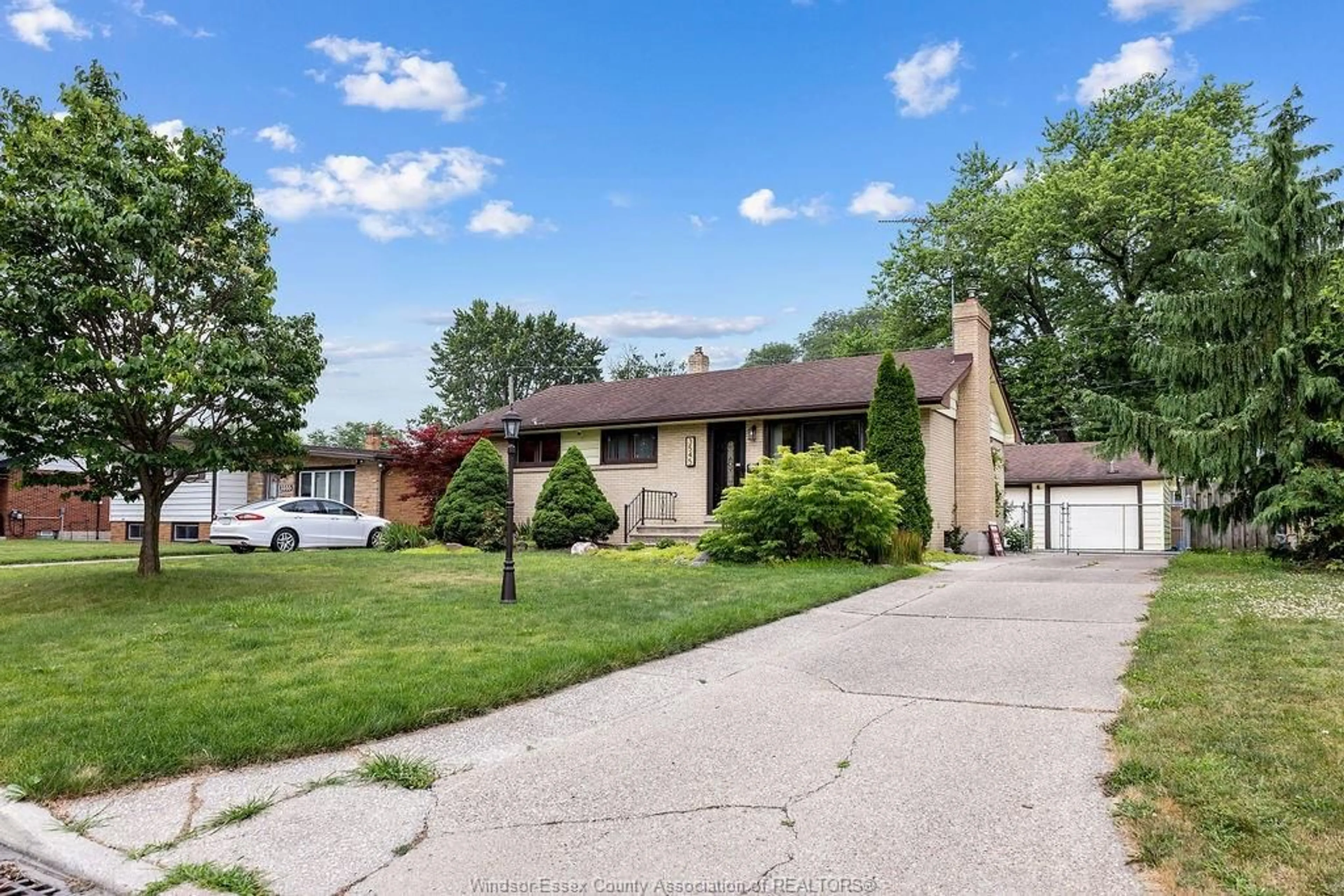 Unknown for 3545 GLENWOOD, Windsor Ontario N9E 2Y6