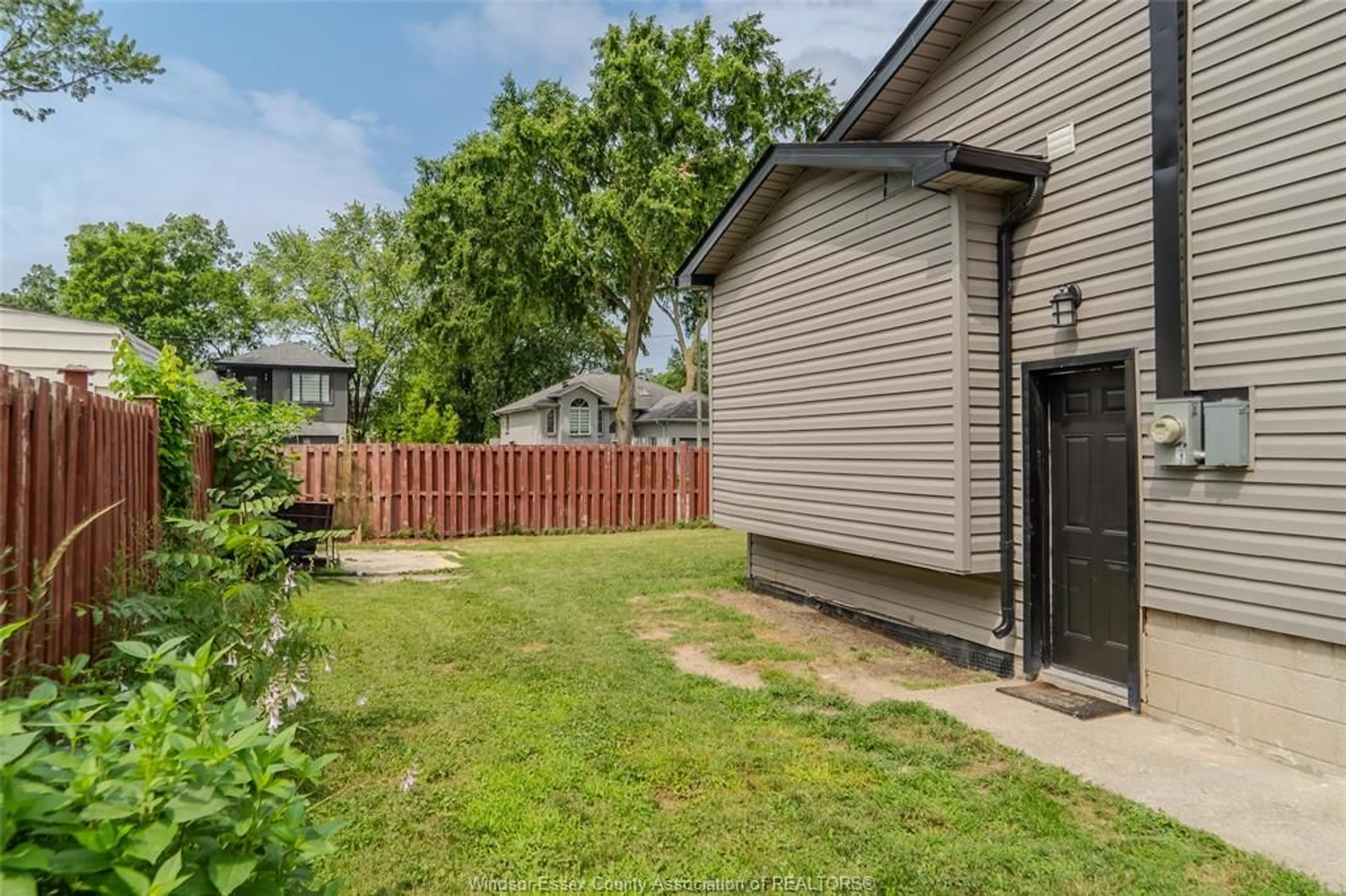 Patio, street for 1721 SOUTH CAMERON, Windsor Ontario N9B 3C9