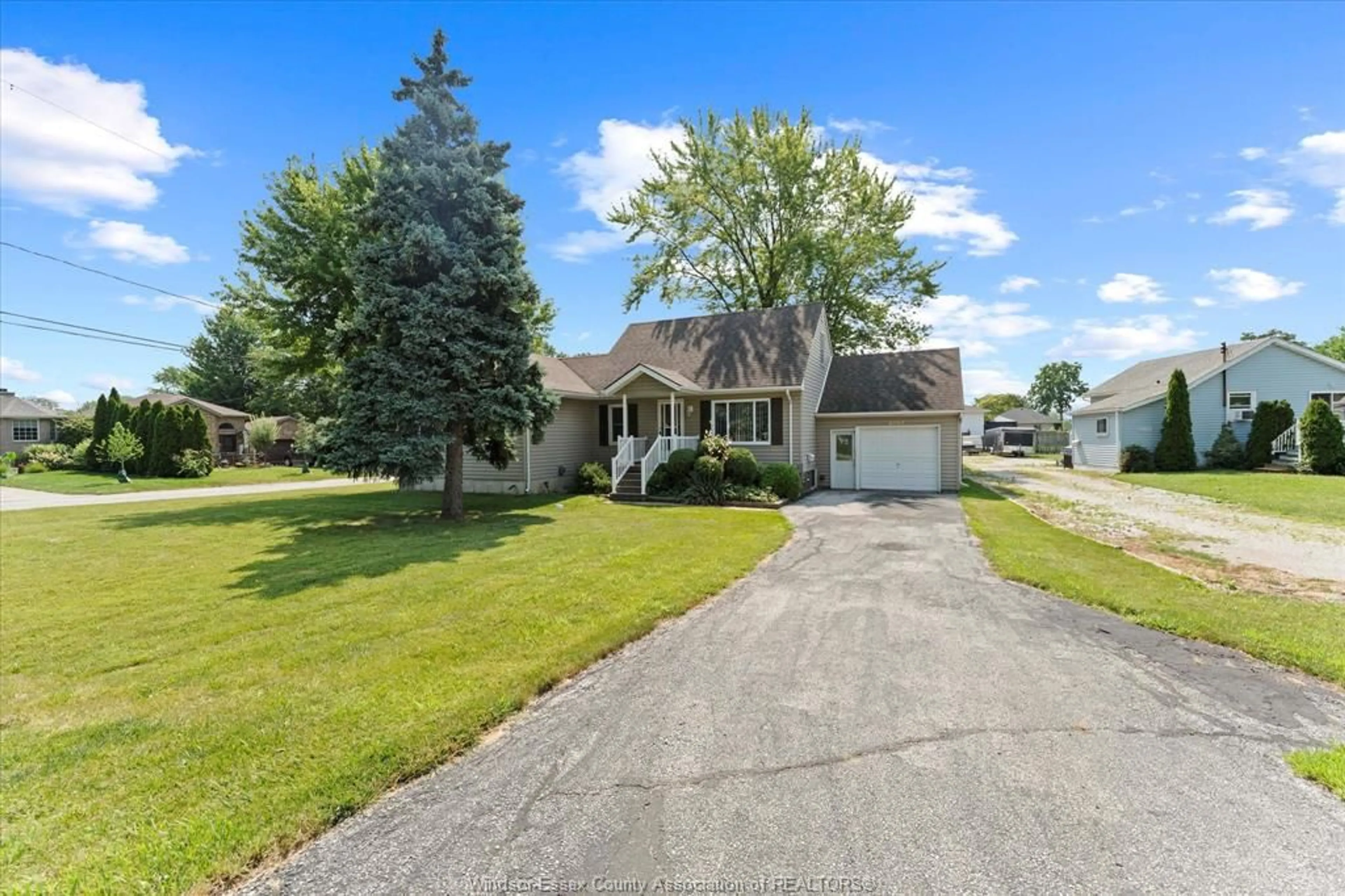 A pic from outside/outdoor area/front of a property/back of a property/a pic from drone, street for 4069 GRAND MARAIS, Windsor Ontario N8W 1W9