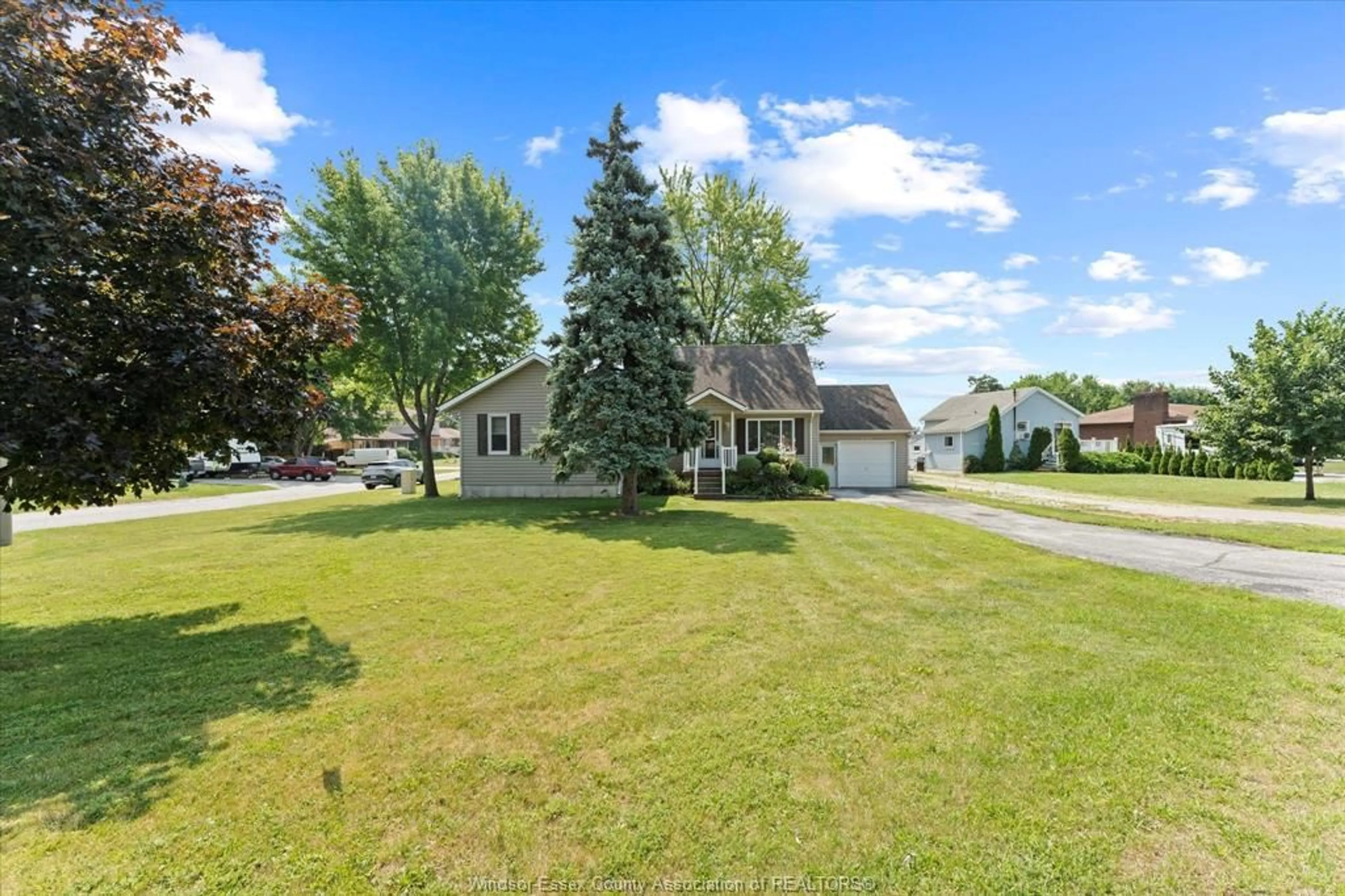 A pic from outside/outdoor area/front of a property/back of a property/a pic from drone, street for 4069 GRAND MARAIS, Windsor Ontario N8W 1W9