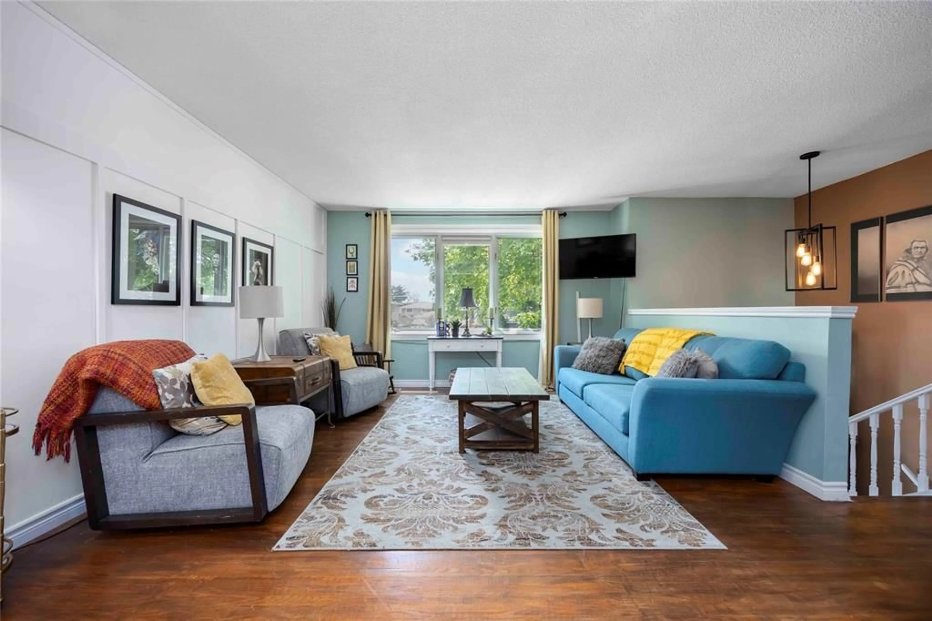 Living room with furniture, unknown for 264 GLENESK Cres, St Clair Ontario N0N 1G0