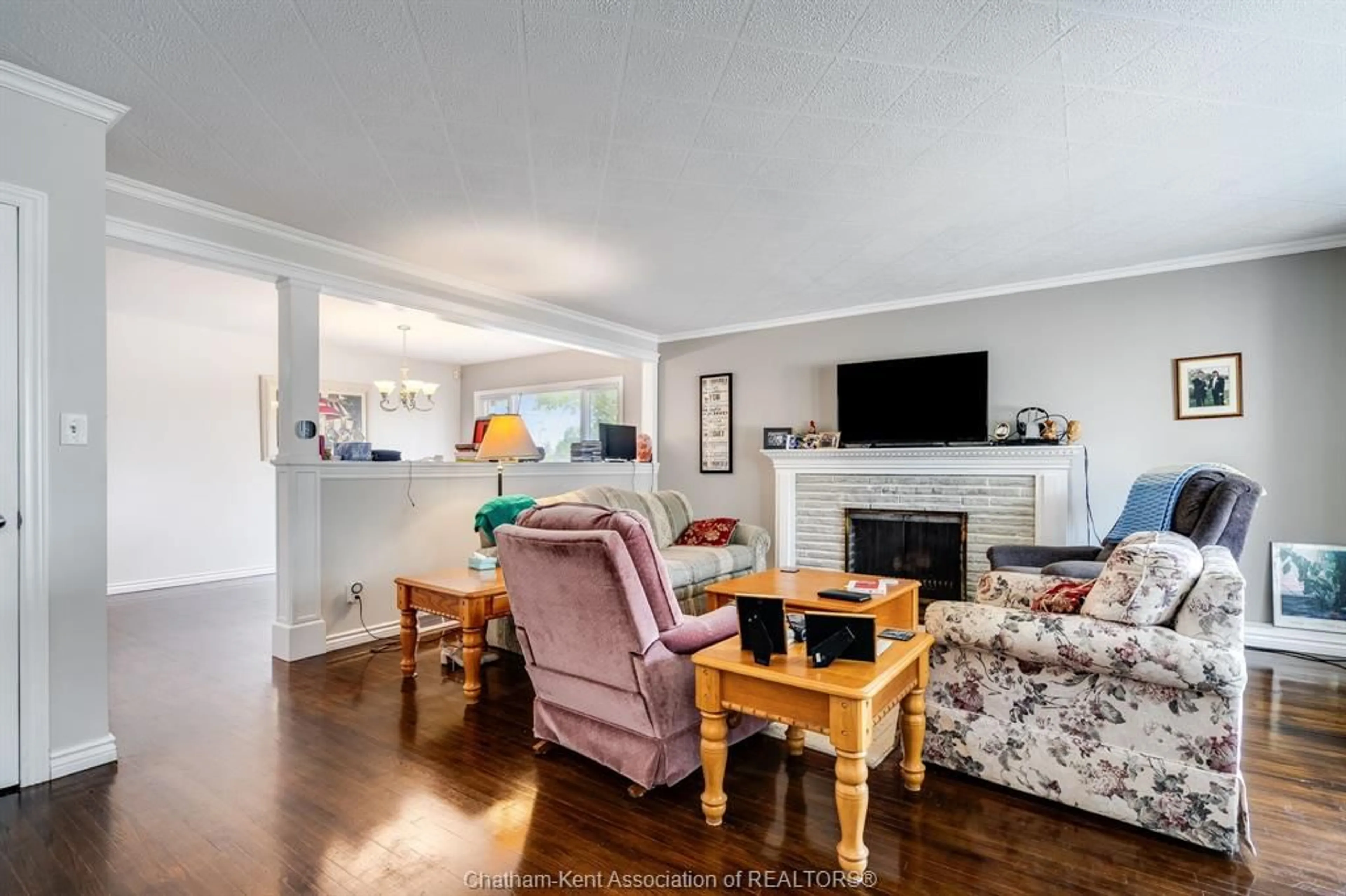Living room with furniture, wood/laminate floor for 1 Lorne Ave, Leamington Ontario N8H 2H6