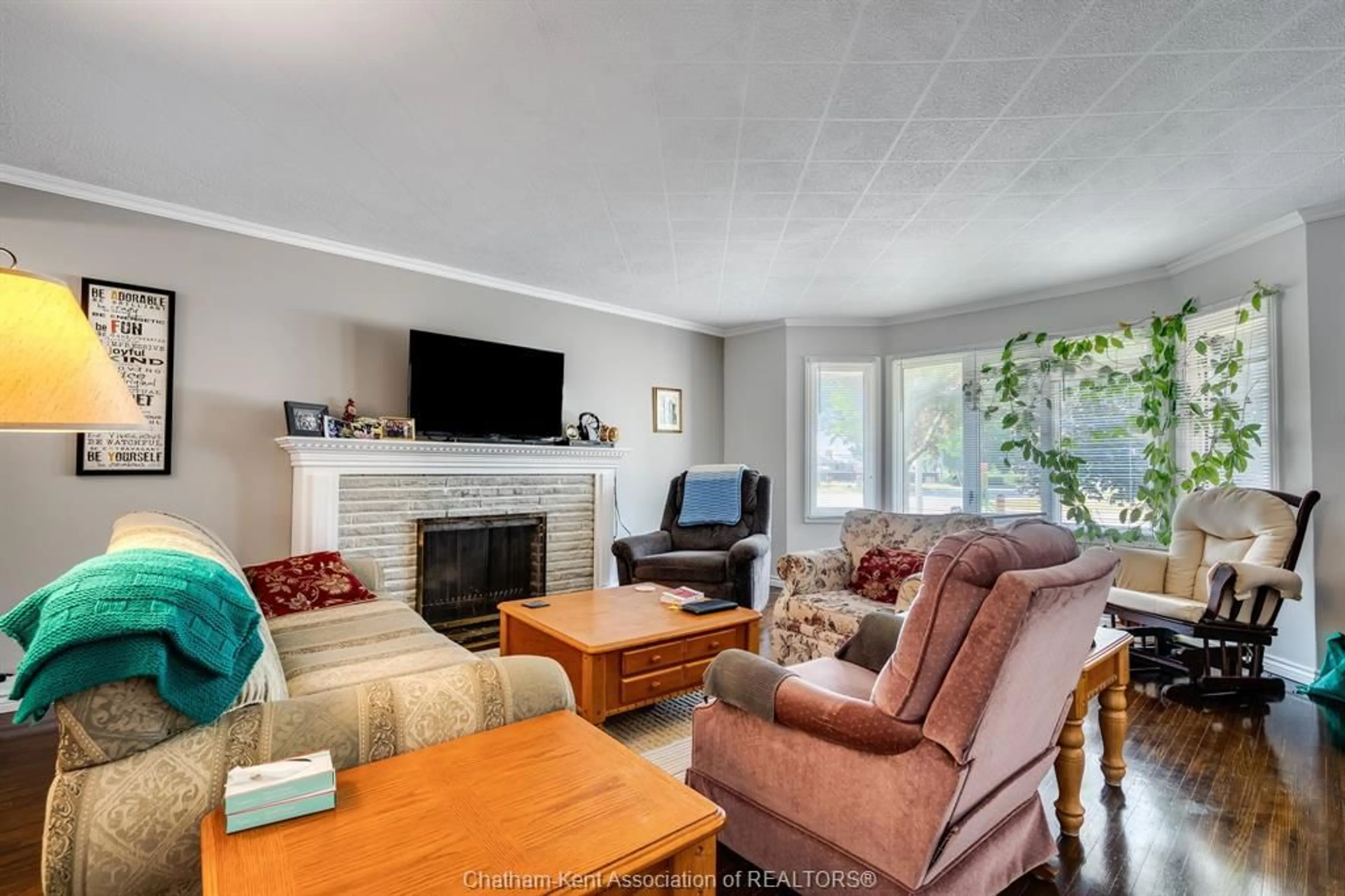 Living room with furniture, unknown for 1 Lorne Ave, Leamington Ontario N8H 2H6