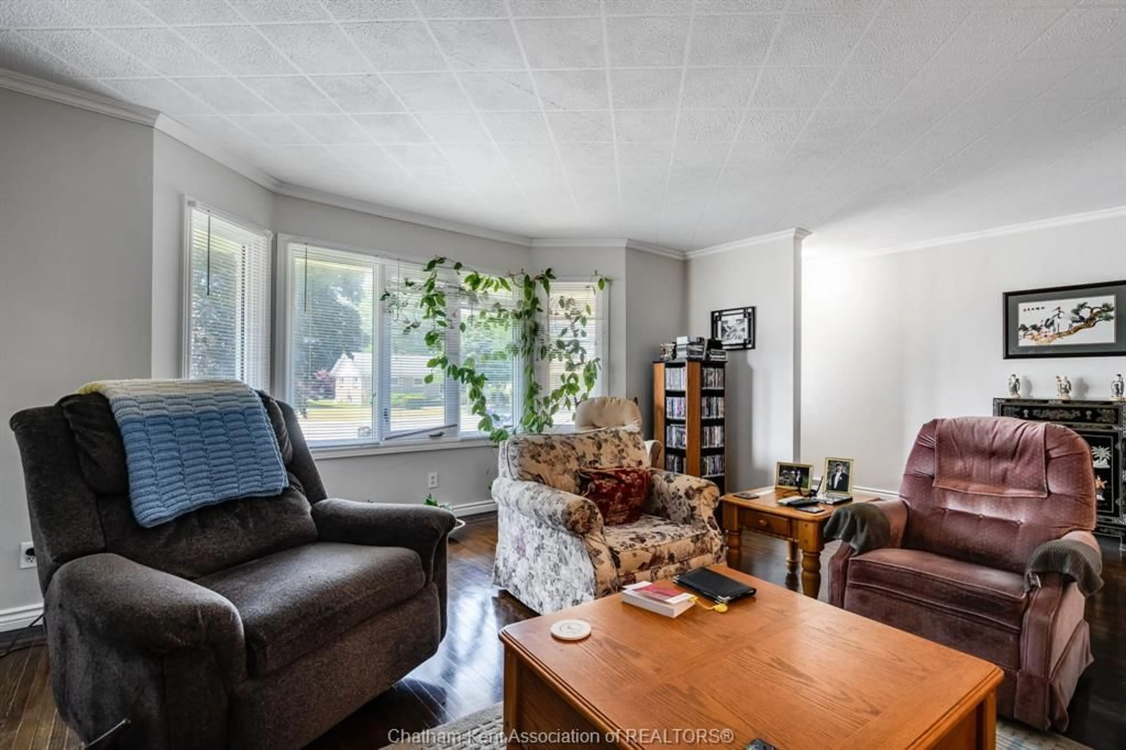 Living room with furniture, unknown for 1 Lorne Ave, Leamington Ontario N8H 2H6