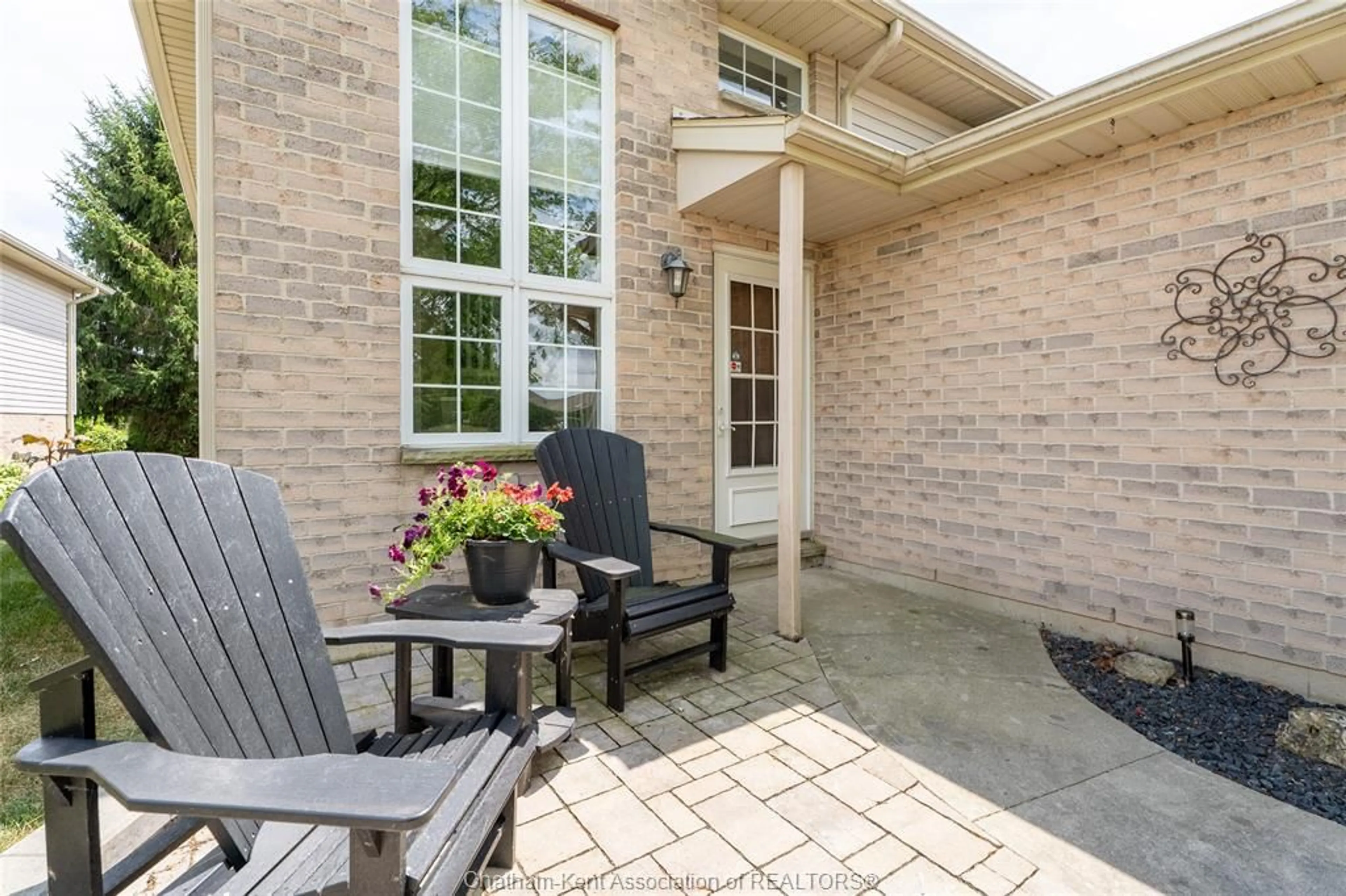 Patio, street for 42 Dale Dr, Chatham Ontario N7L 5R5