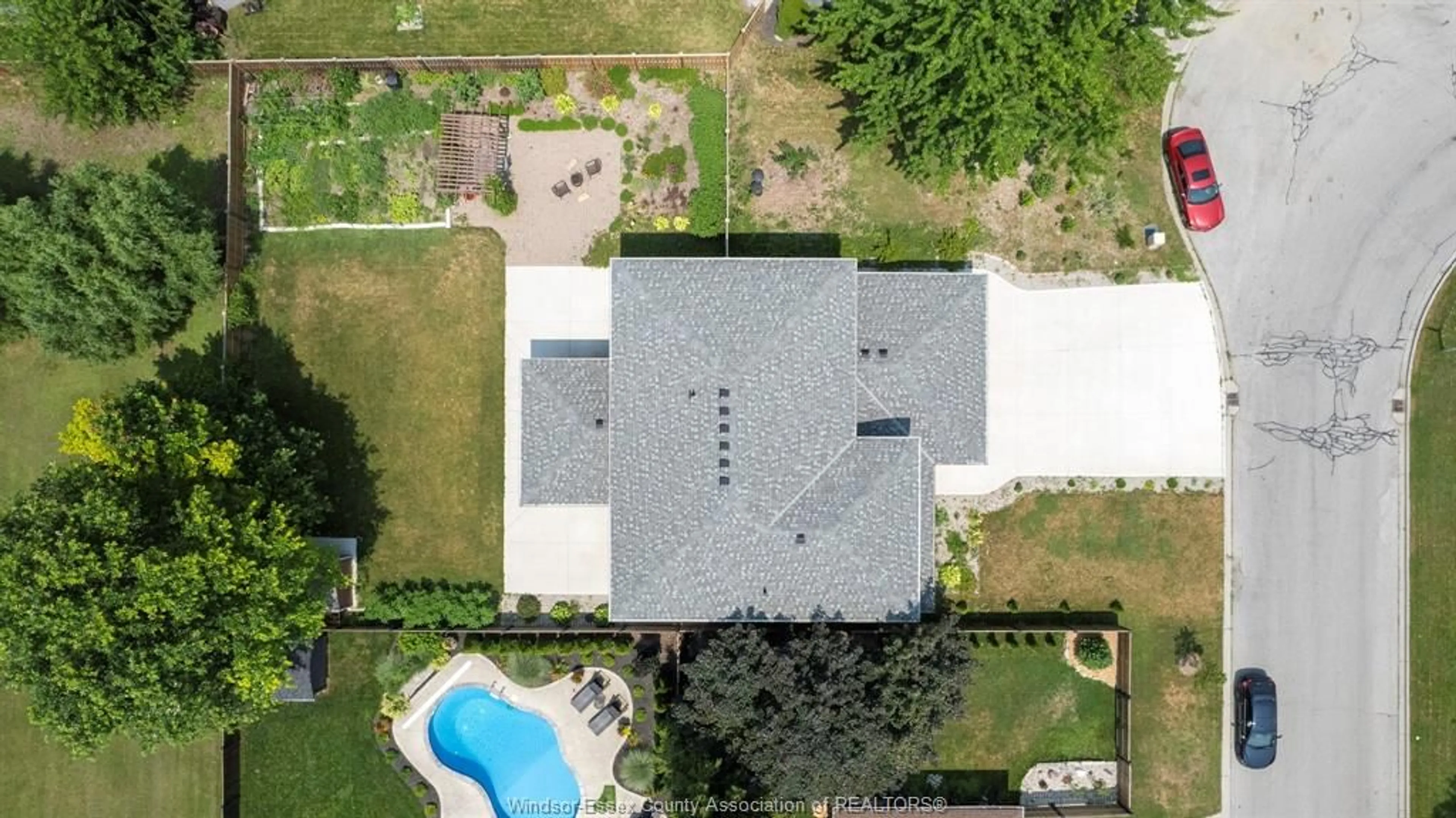 A pic from outside/outdoor area/front of a property/back of a property/a pic from drone, building for 1400 MONCK, LaSalle Ontario N9J 3P5