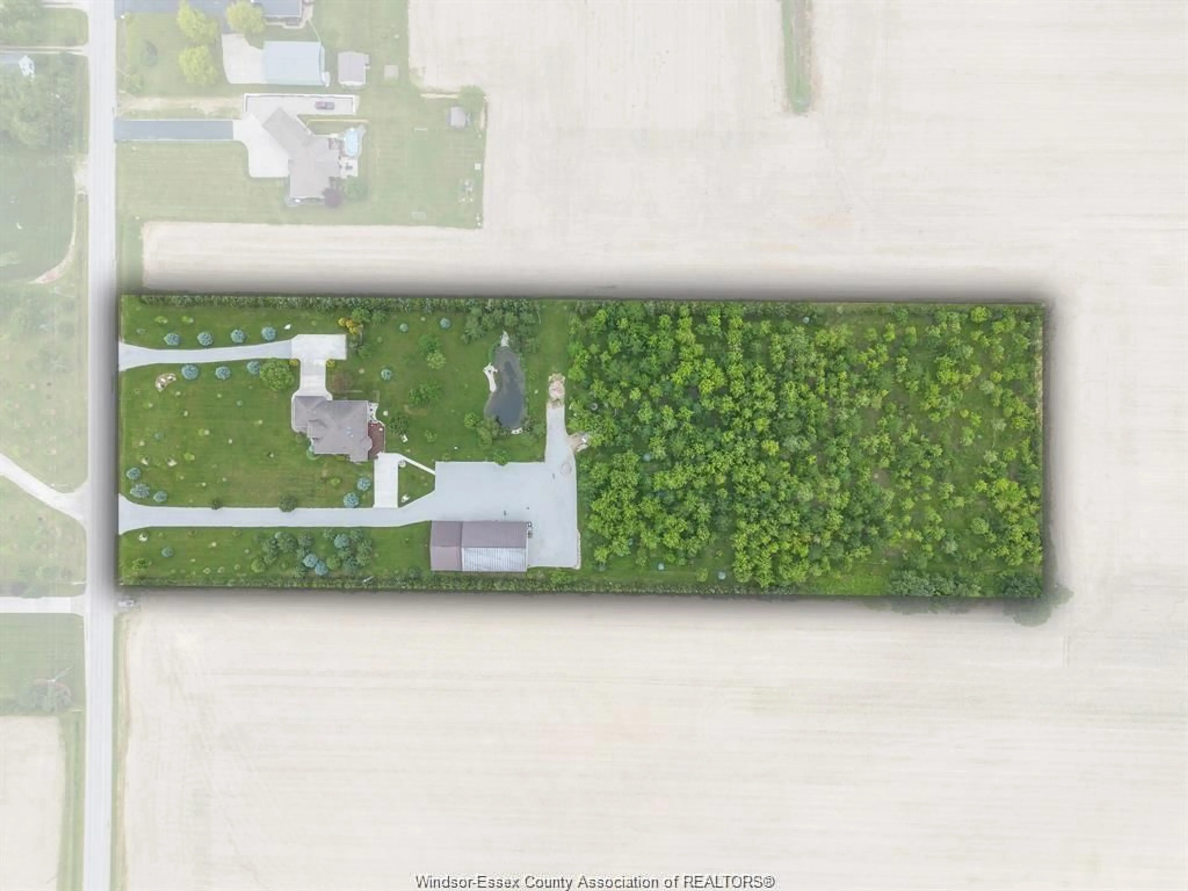A pic from outside/outdoor area/front of a property/back of a property/a pic from drone, unknown for 5569 CONCESSION RD 5, Amherstburg Ontario N9V 2Y9