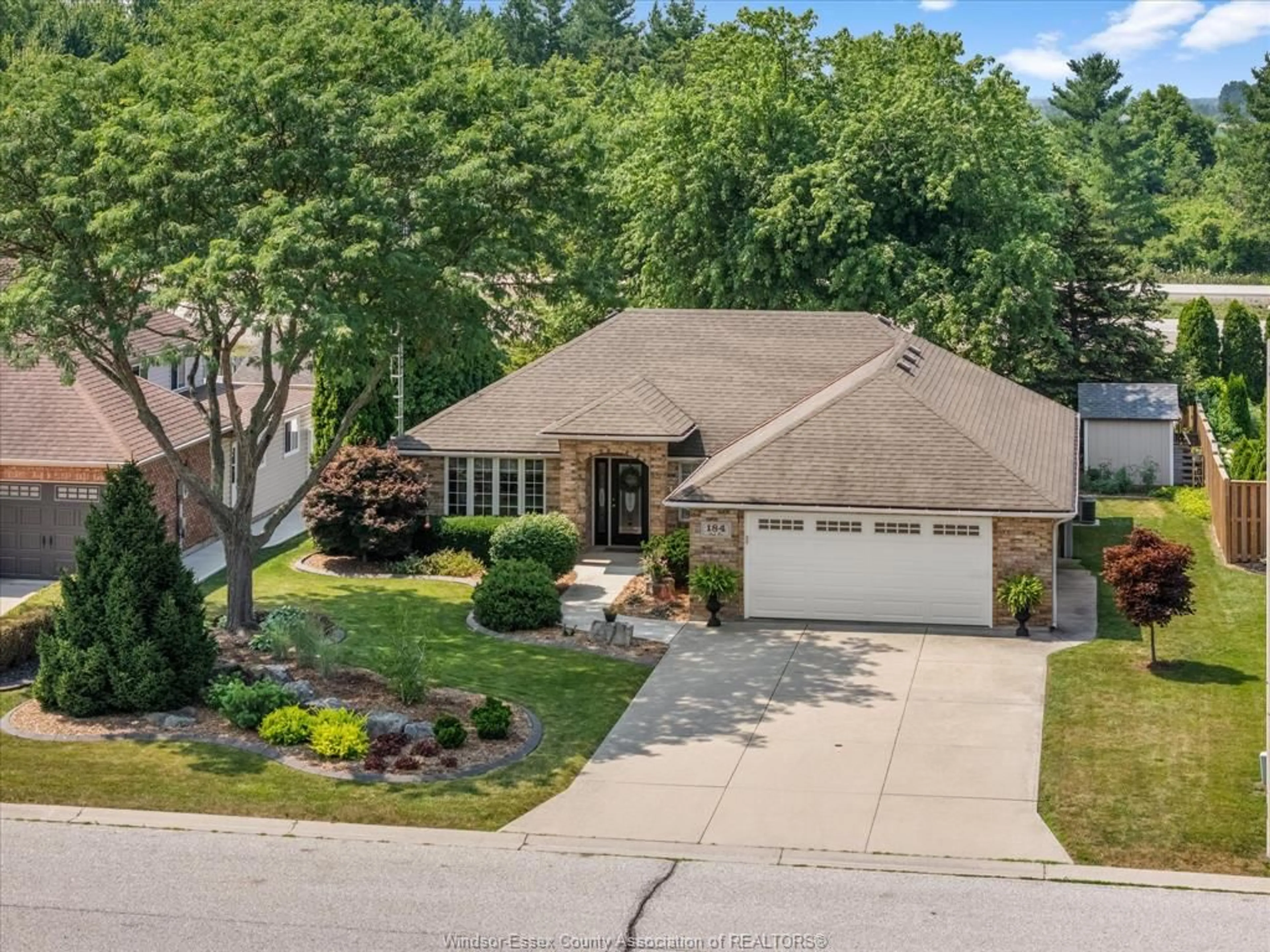 A pic from outside/outdoor area/front of a property/back of a property/a pic from drone, street for 184 OAK Dr, Essex Ontario N8M 3C6