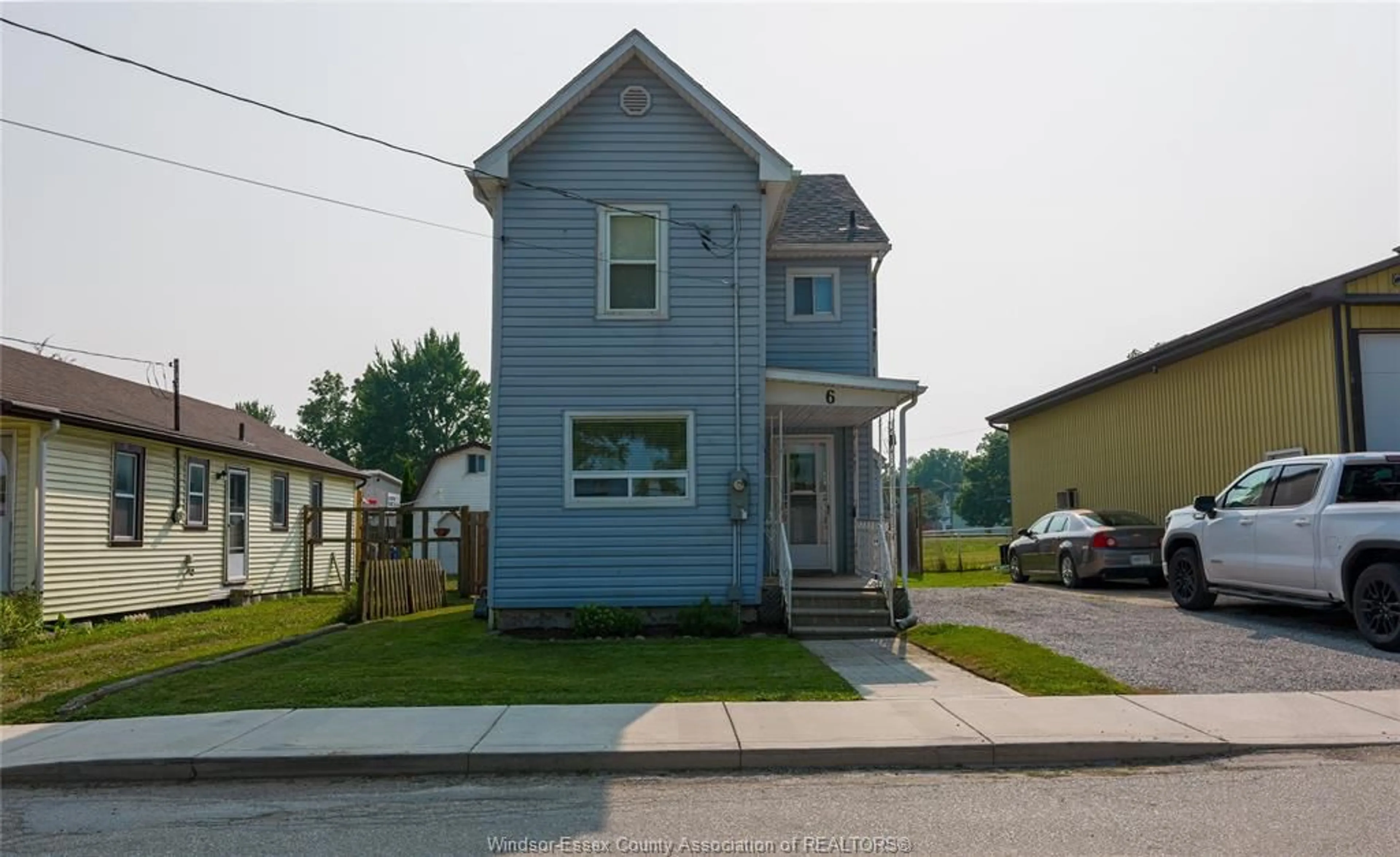 Home with vinyl exterior material, street for 6 HYSLOP St, Chatham Ontario N7M 4X1