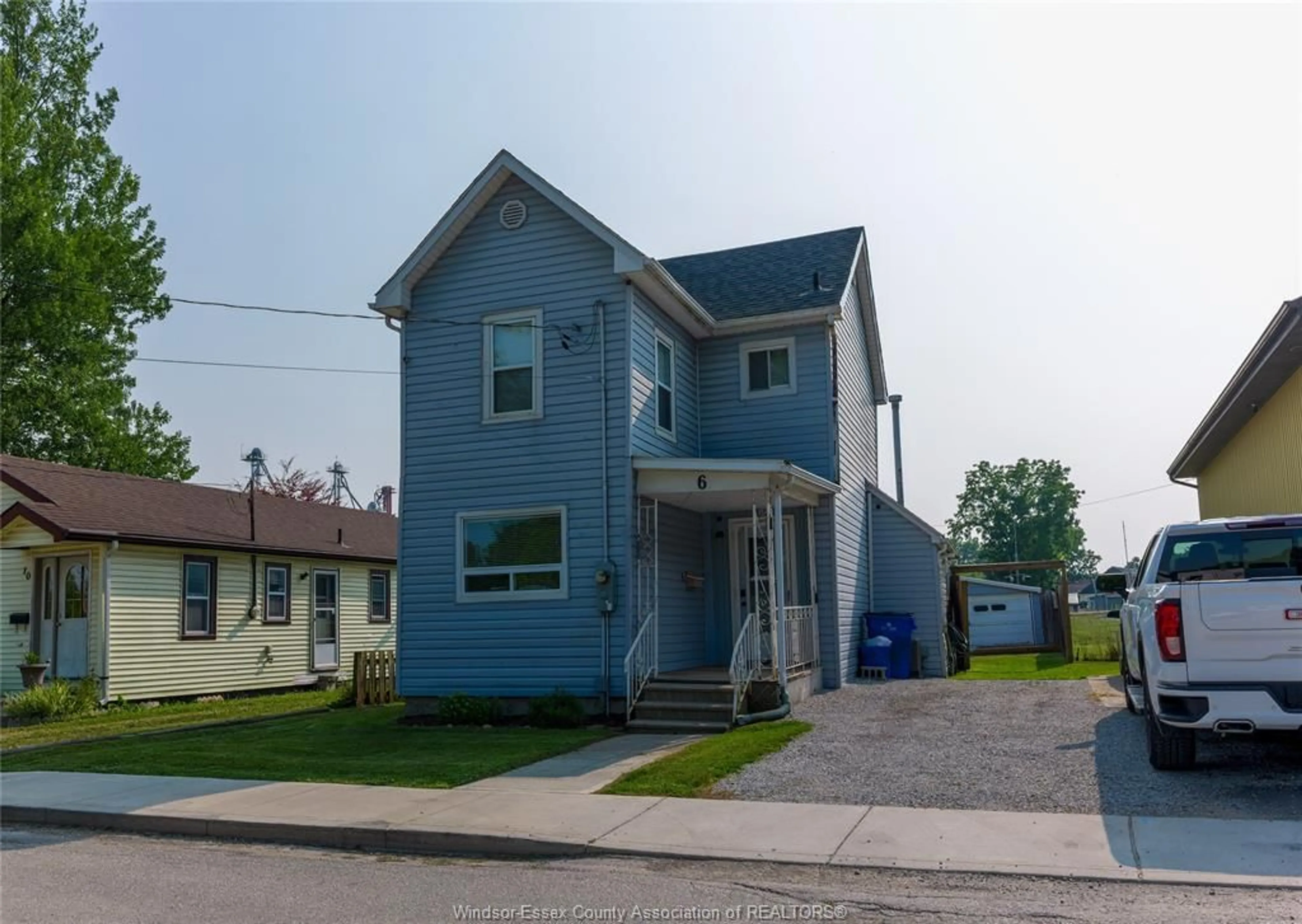 Home with vinyl exterior material, street for 6 HYSLOP St, Chatham Ontario N7M 4X1
