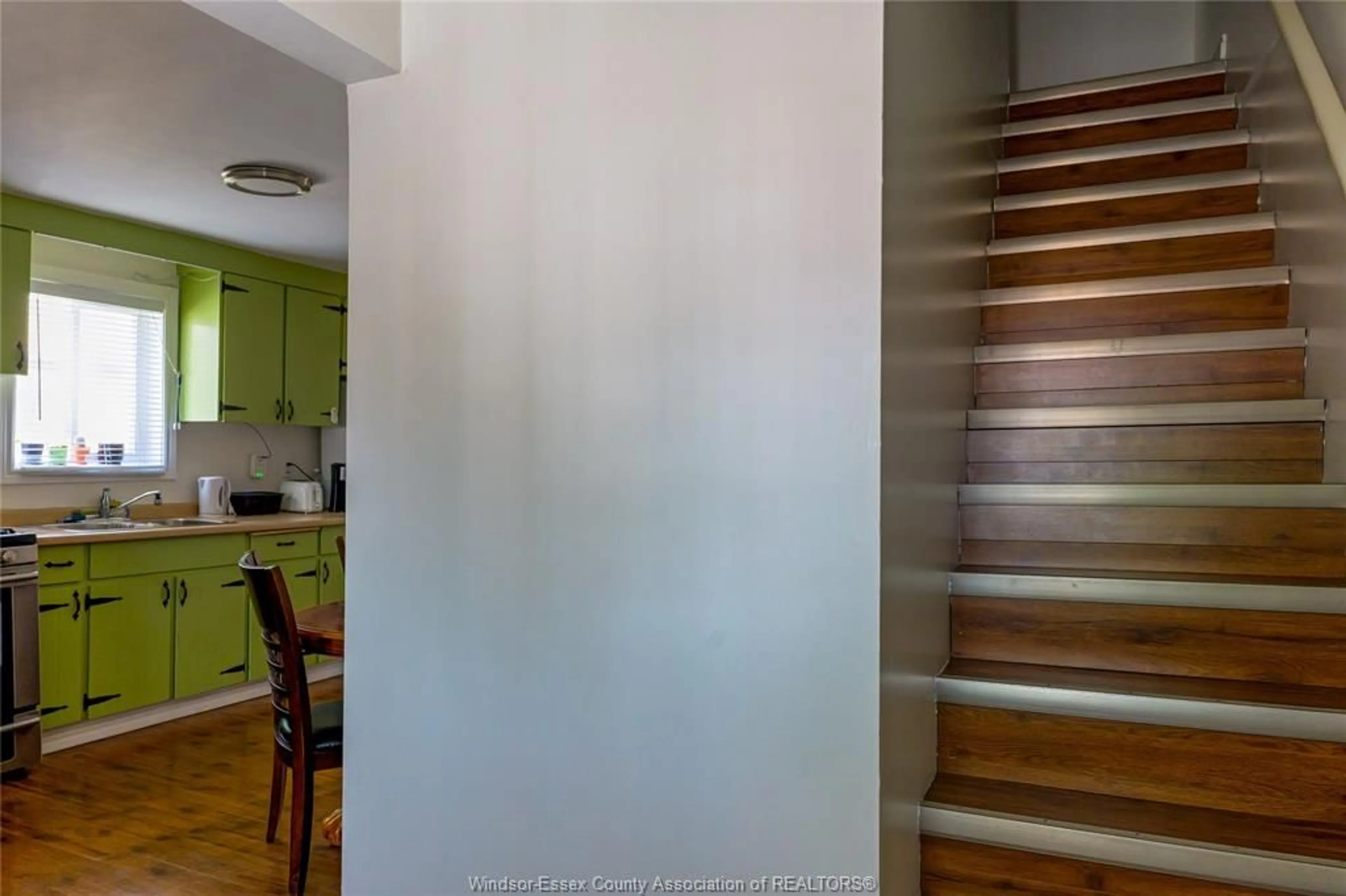 Stairs for 6 HYSLOP St, Chatham Ontario N7M 4X1