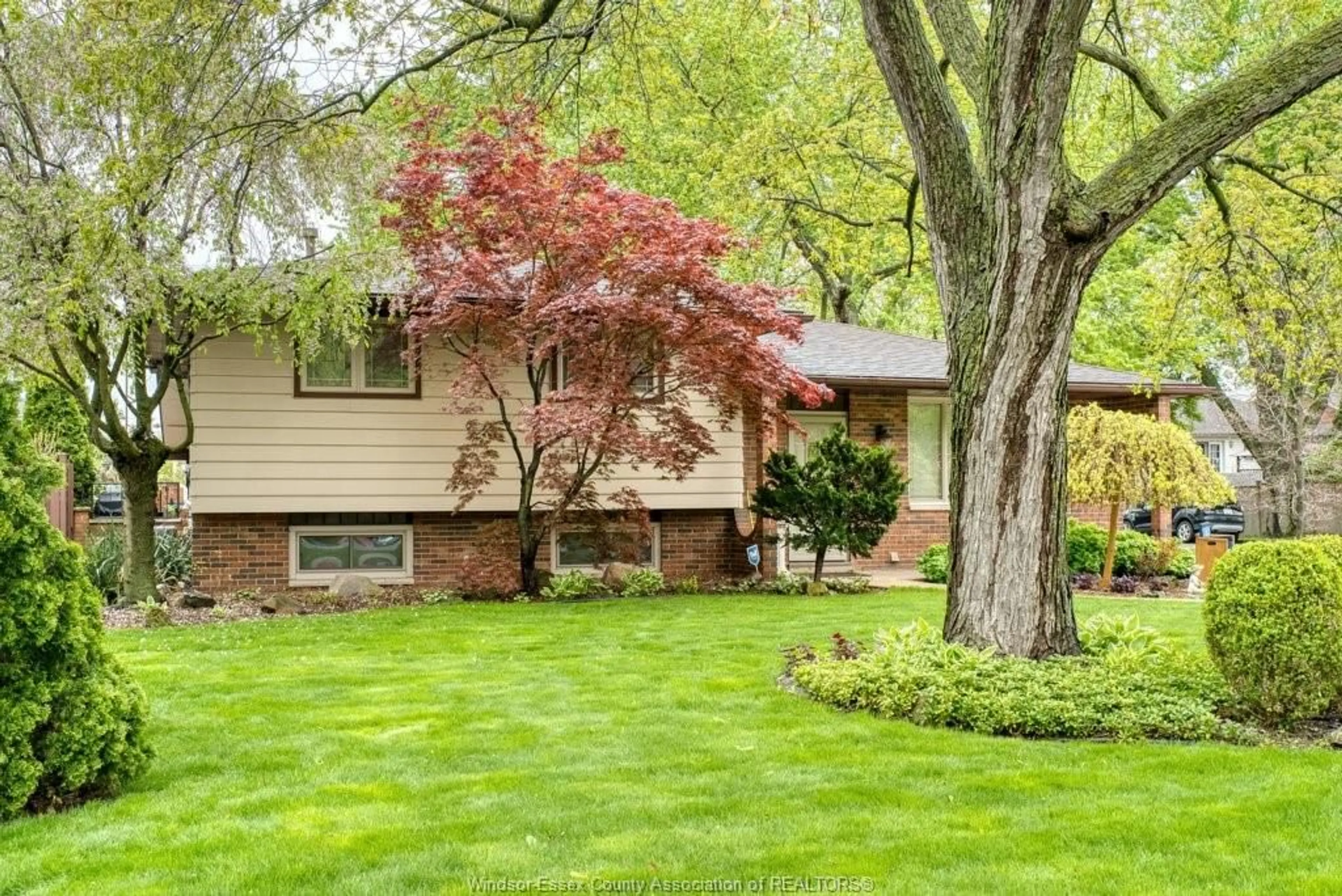 Home with brick exterior material, street for 1600 Laurier Dr, LaSalle Ontario N9J 1N5