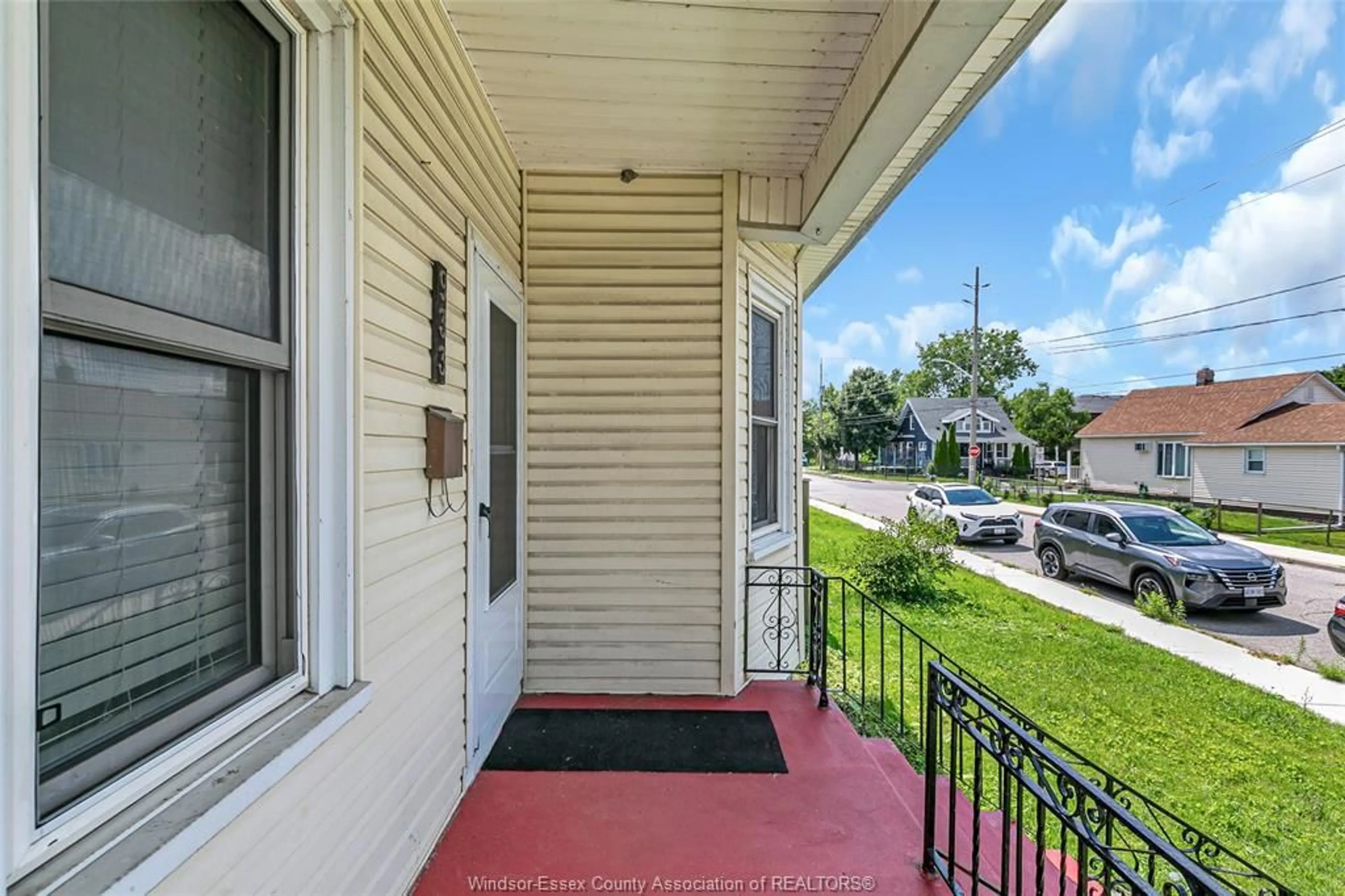 Unknown for 933 CHATHAM St, Windsor Ontario N9A 2Y1