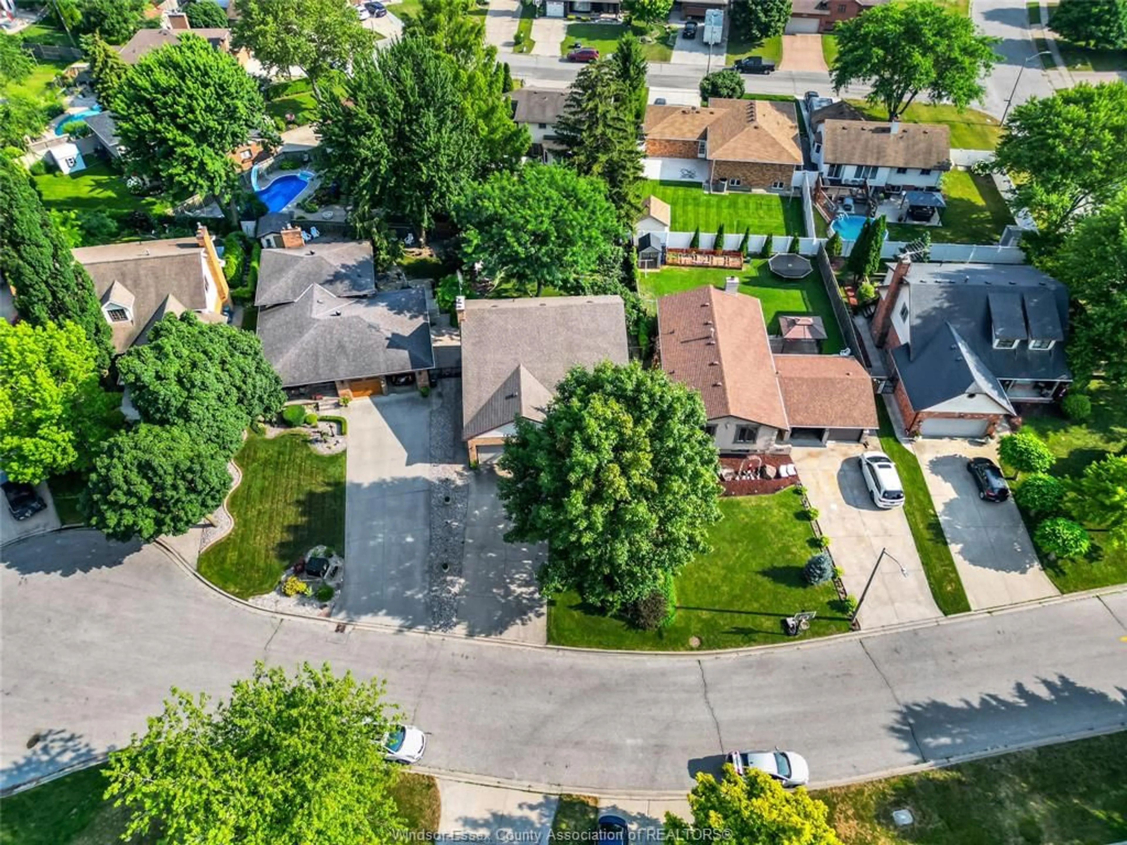 A pic from outside/outdoor area/front of a property/back of a property/a pic from drone, street for 13185 SALICH Crt, Tecumseh Ontario N8N 4J6