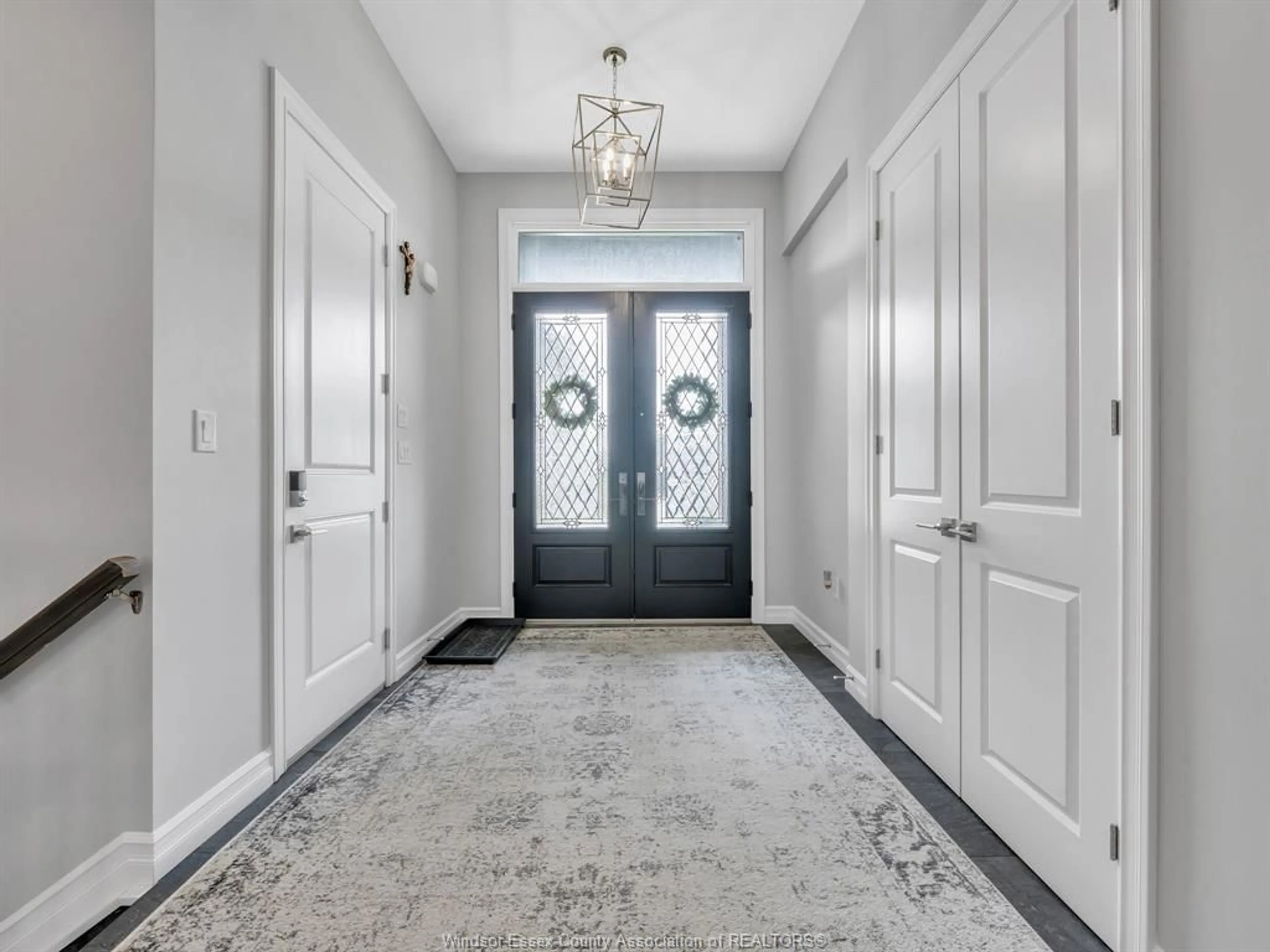 Indoor entryway for 1850 Queens Valley Dr, Kingsville Ontario N9Y 0G6