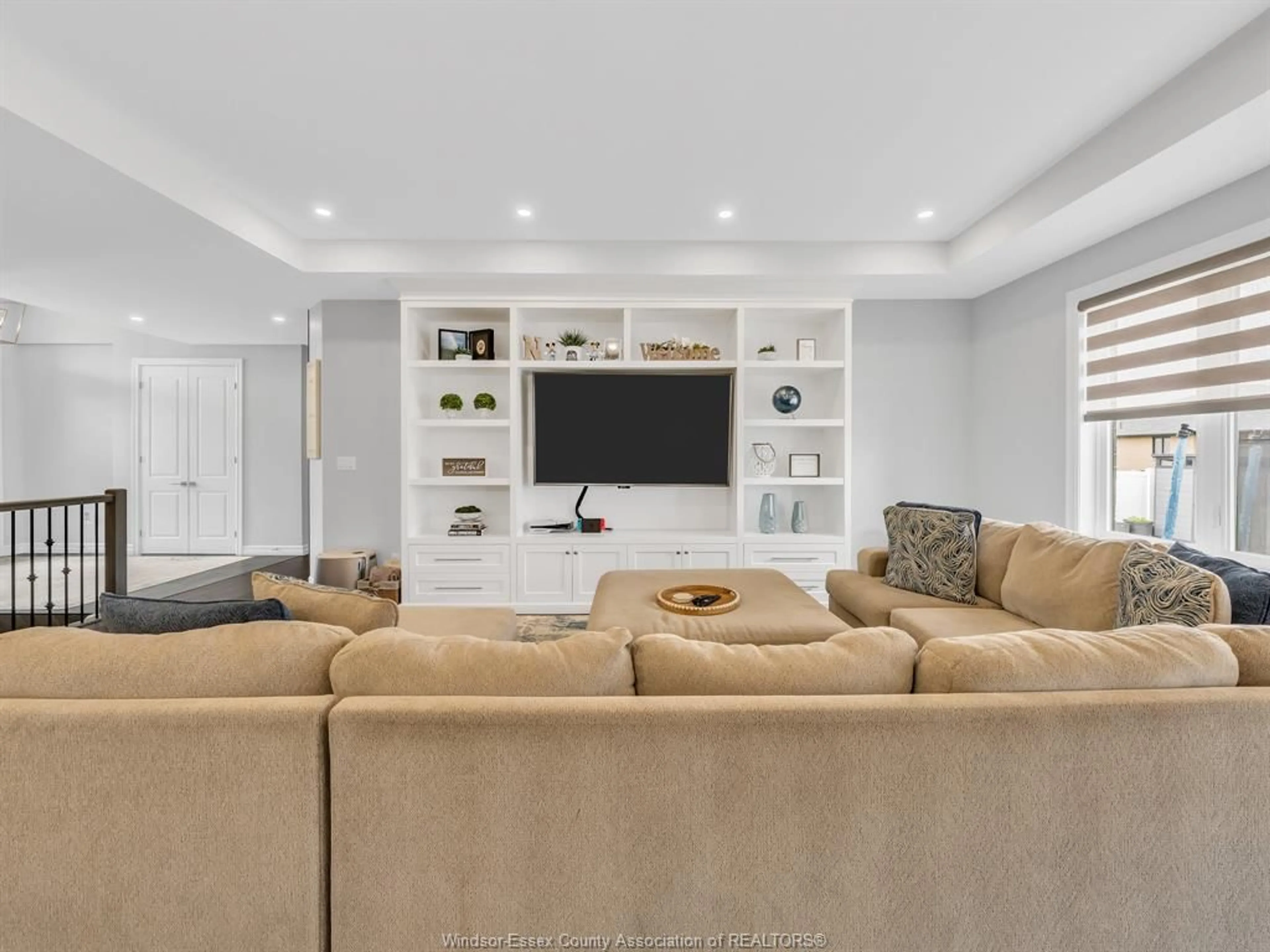 Living room with furniture, unknown for 1850 Queens Valley Dr, Kingsville Ontario N9Y 0G6