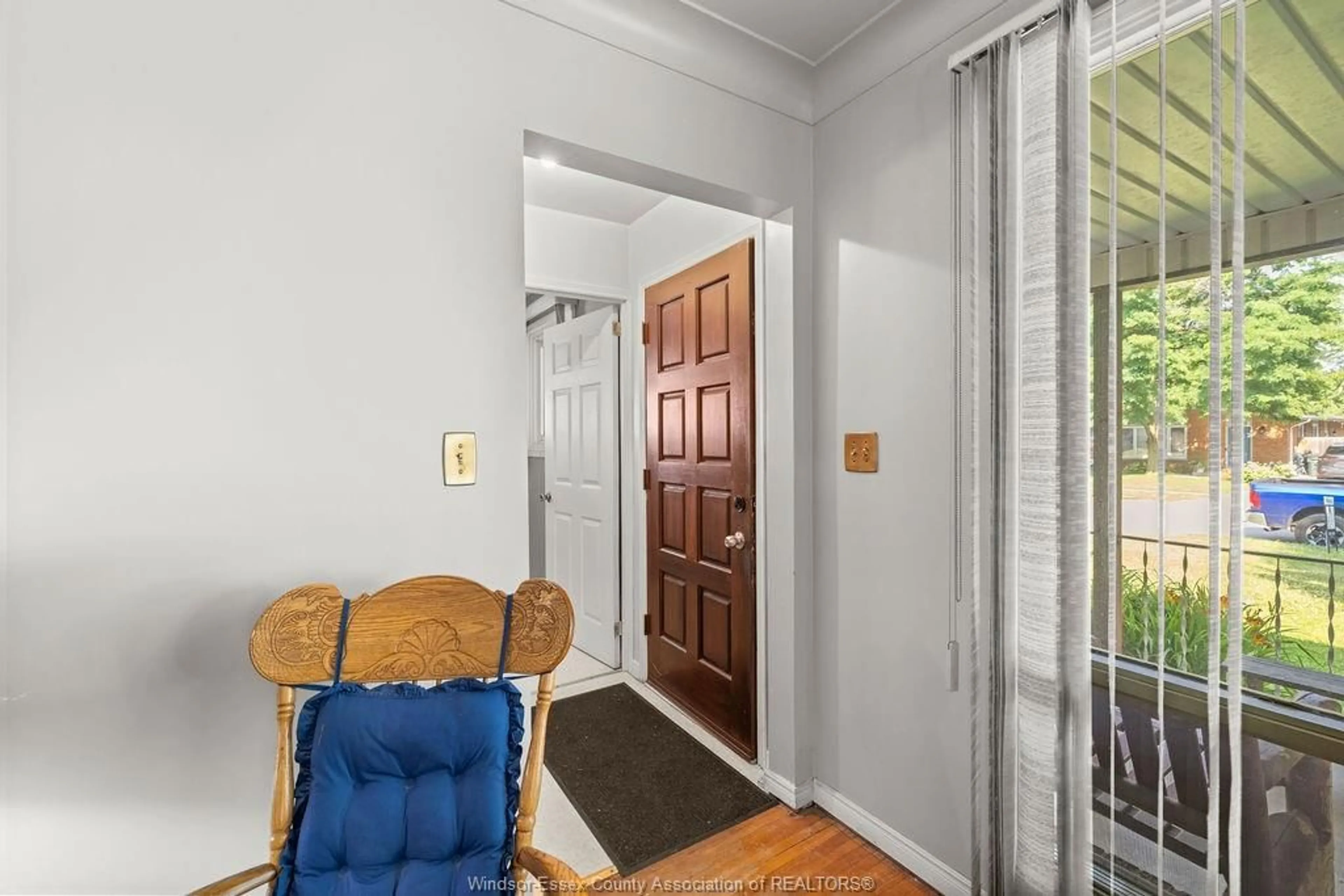 Indoor entryway for 4014 Whitney Ave, Windsor Ontario N9C 2C6