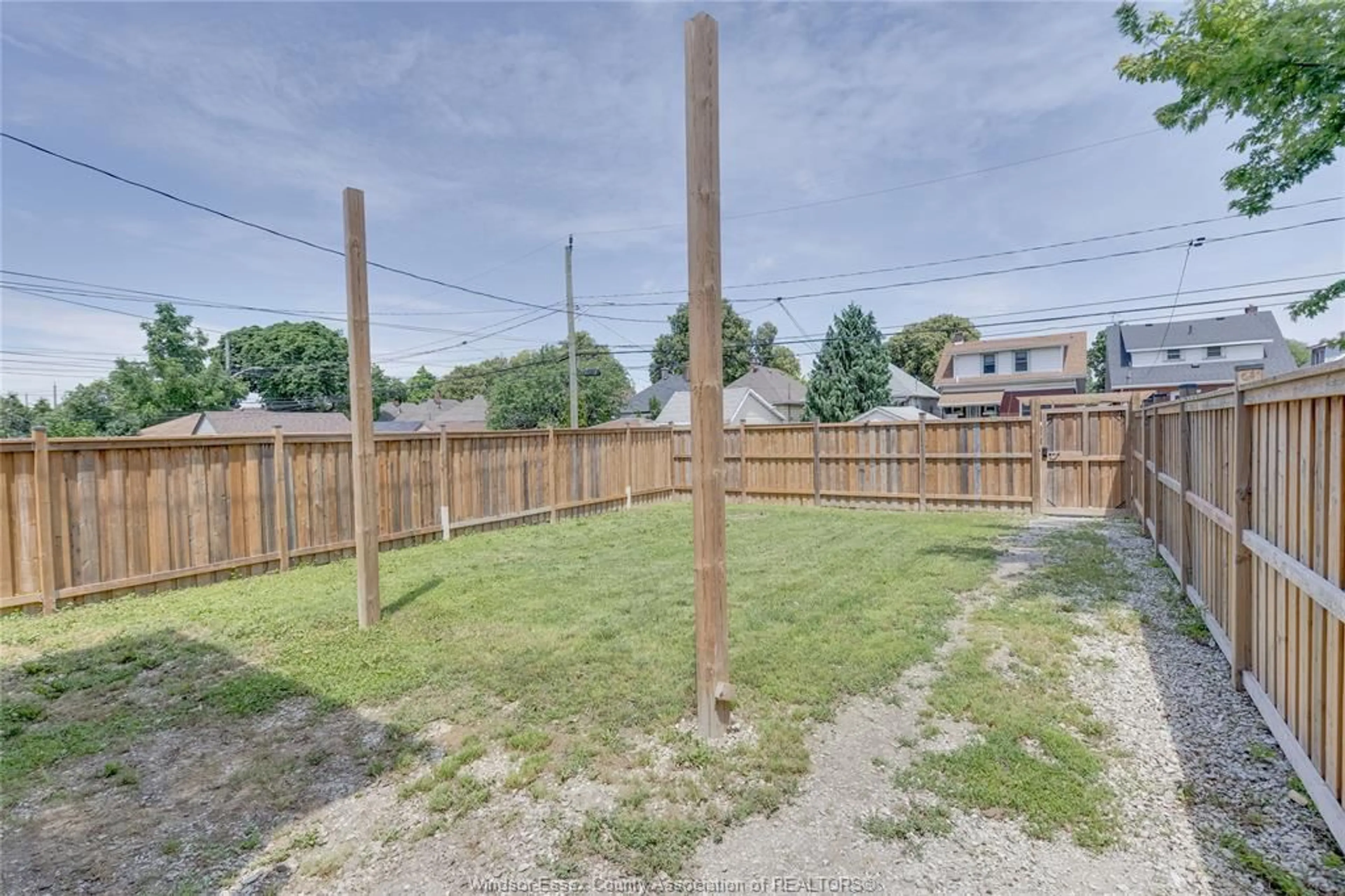 Unknown for 1372 Gladstone, Windsor Ontario N8X 1L8