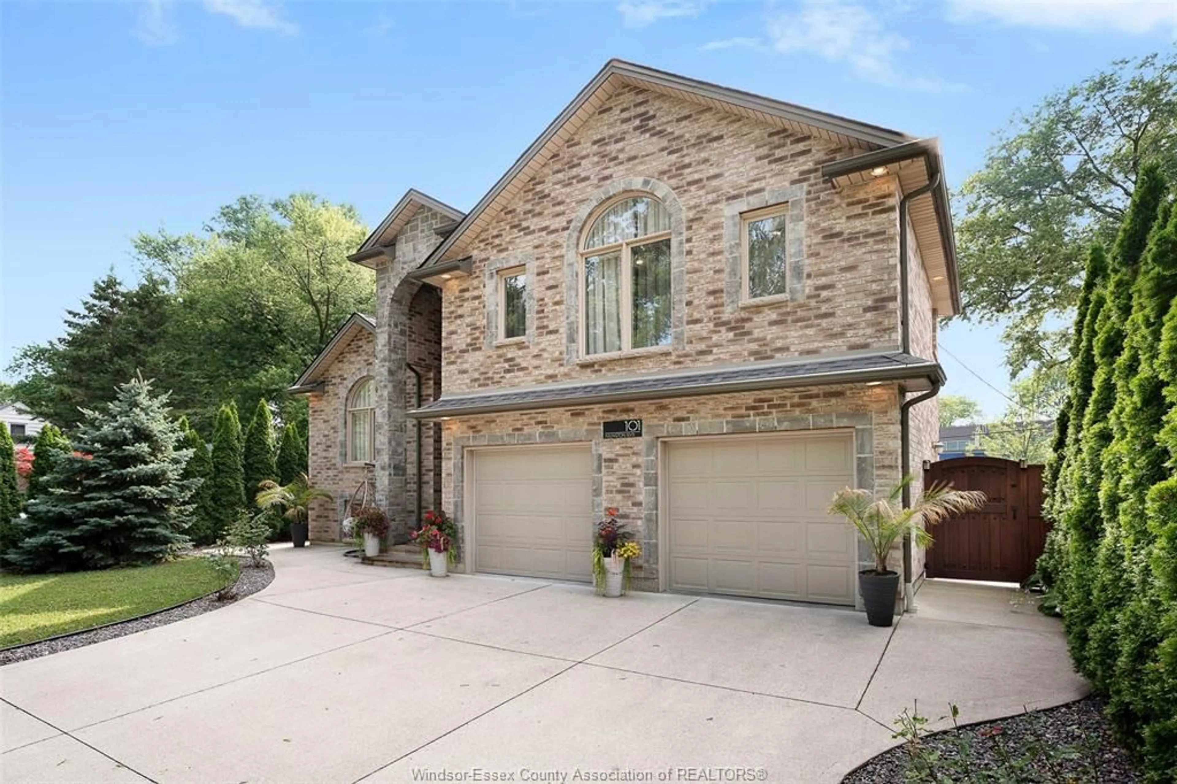 Home with brick exterior material, street for 101 ARLINGTON Blvd, Tecumseh Ontario N8N 2J6