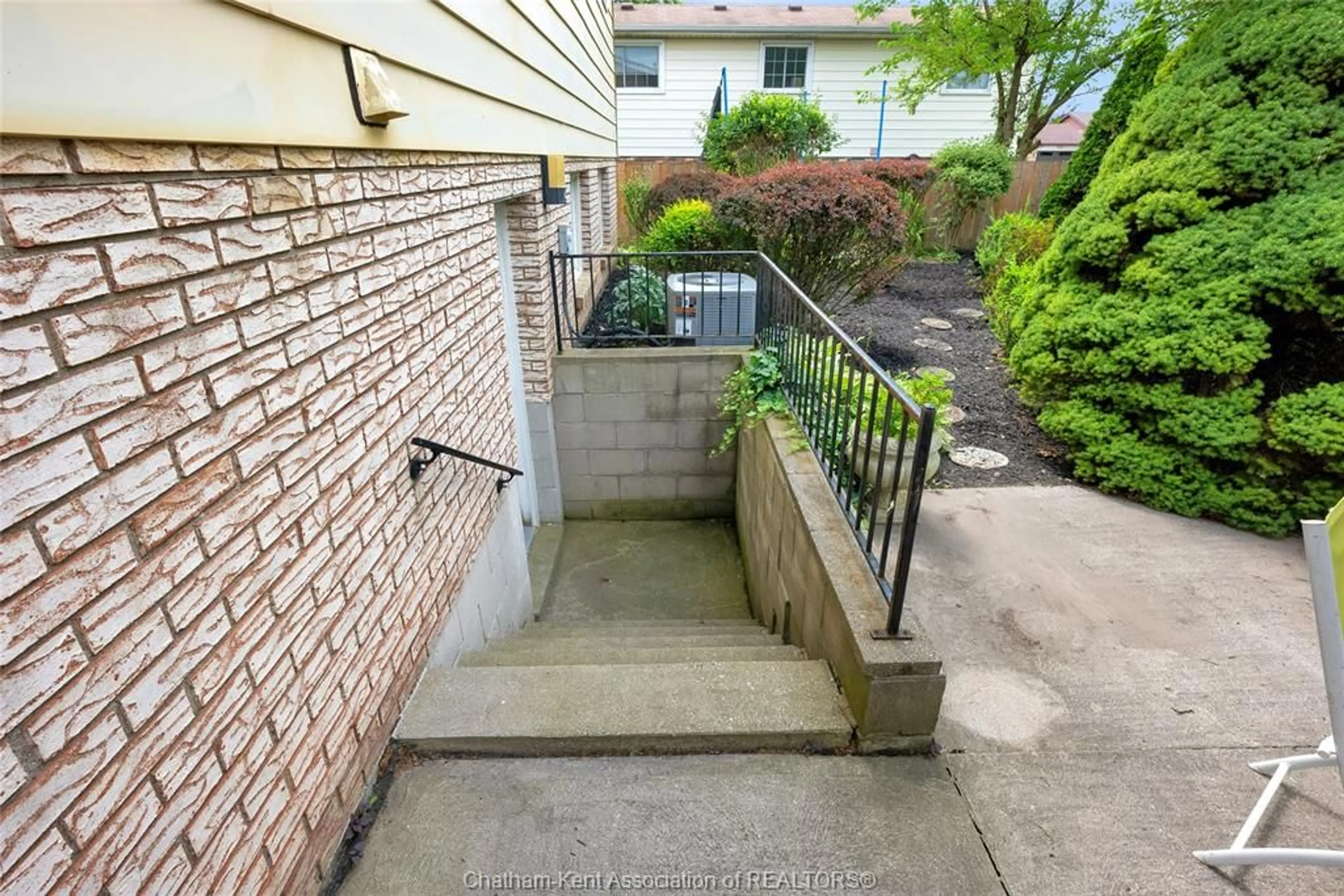 Patio, street for 10006 Aspen Lane, Windsor Ontario N8R 2B8