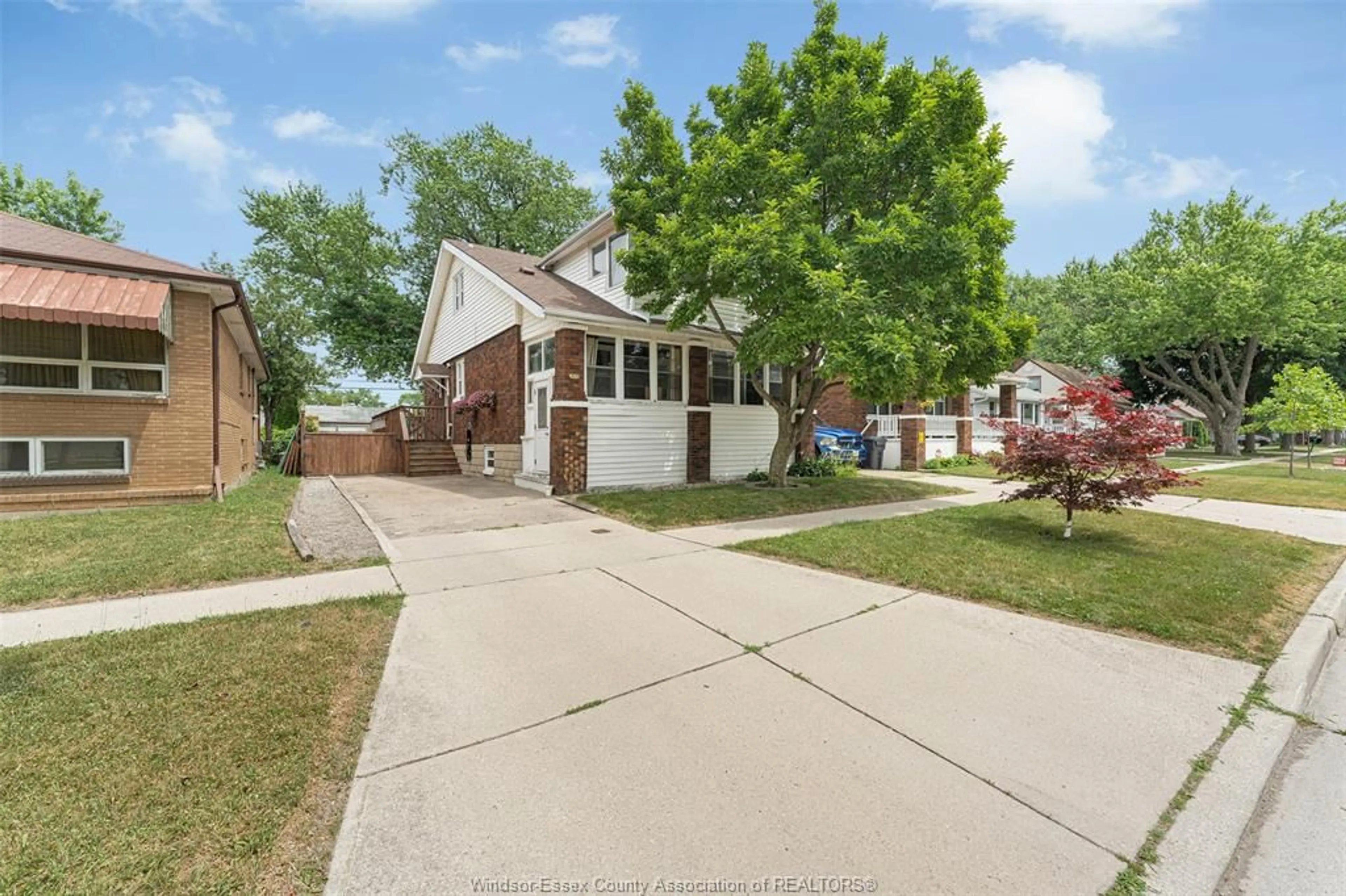 A pic from outside/outdoor area/front of a property/back of a property/a pic from drone, street for 1620 ELLROSE, Windsor Ontario N8Y 3X7