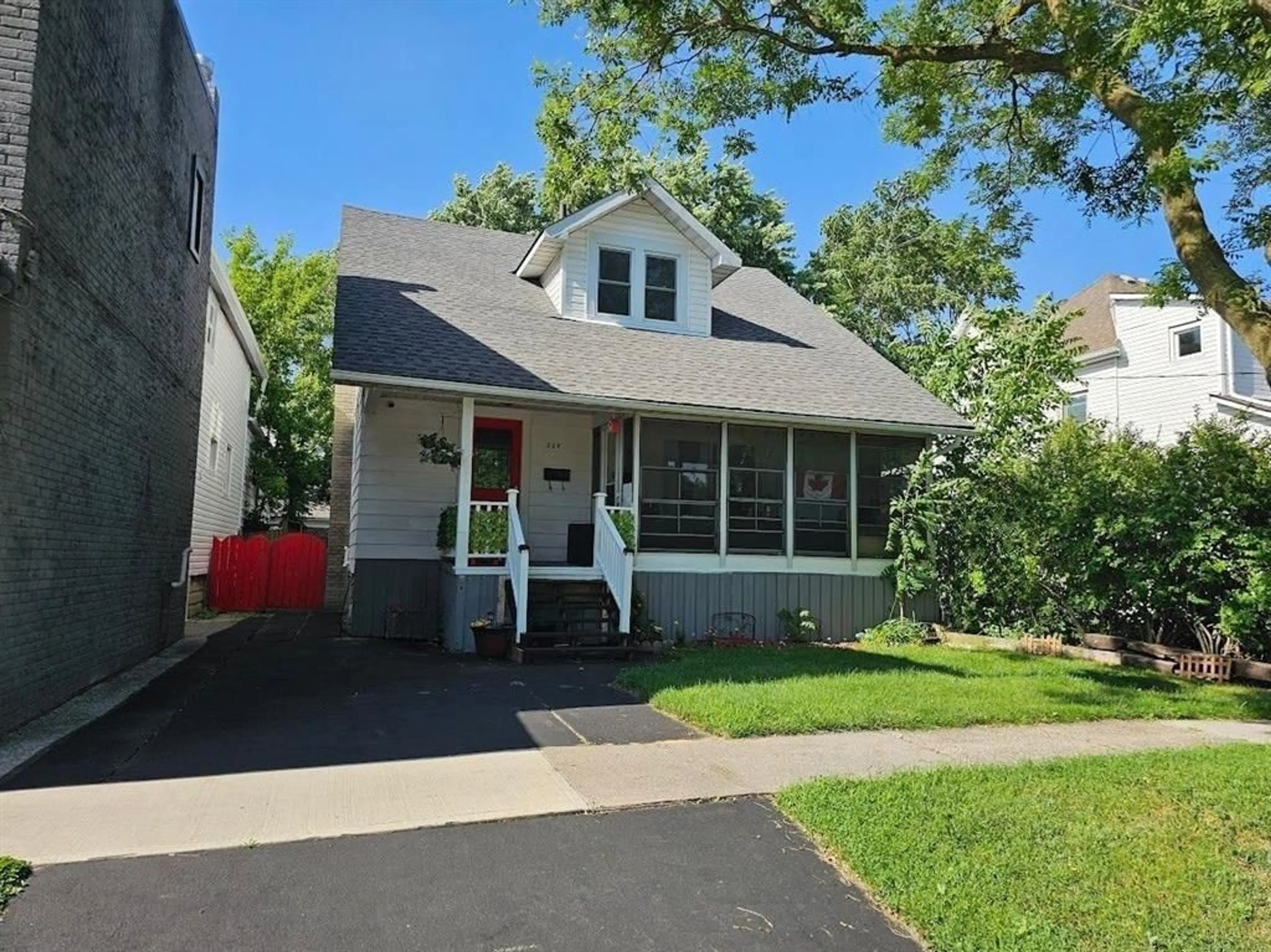 Home with vinyl exterior material, street for 224 MAXWELL St, Sarnia Ontario N7T 5C4