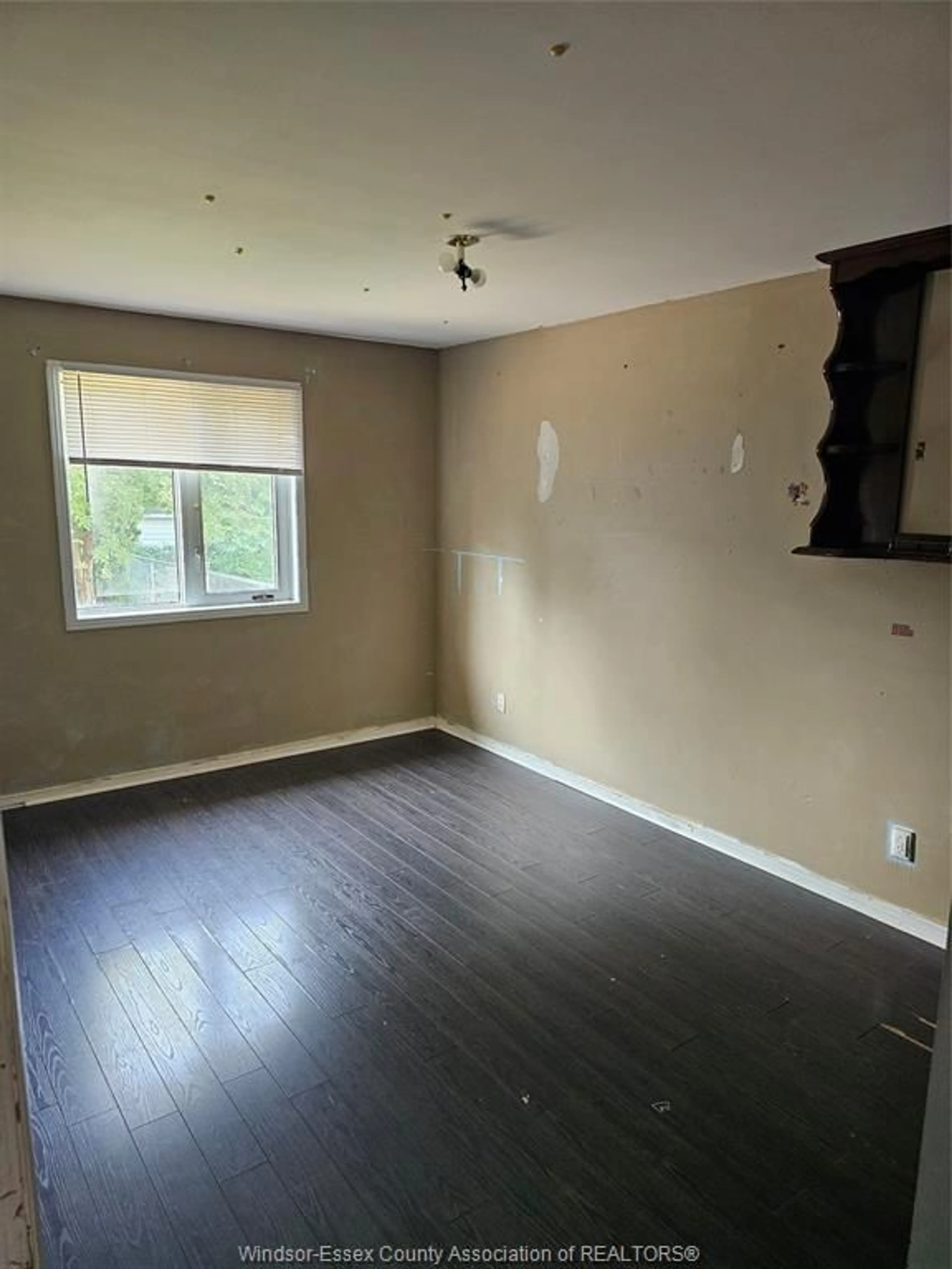A pic of a room for 8 EMERSON Ave, Leamington Ontario N8H 5B7