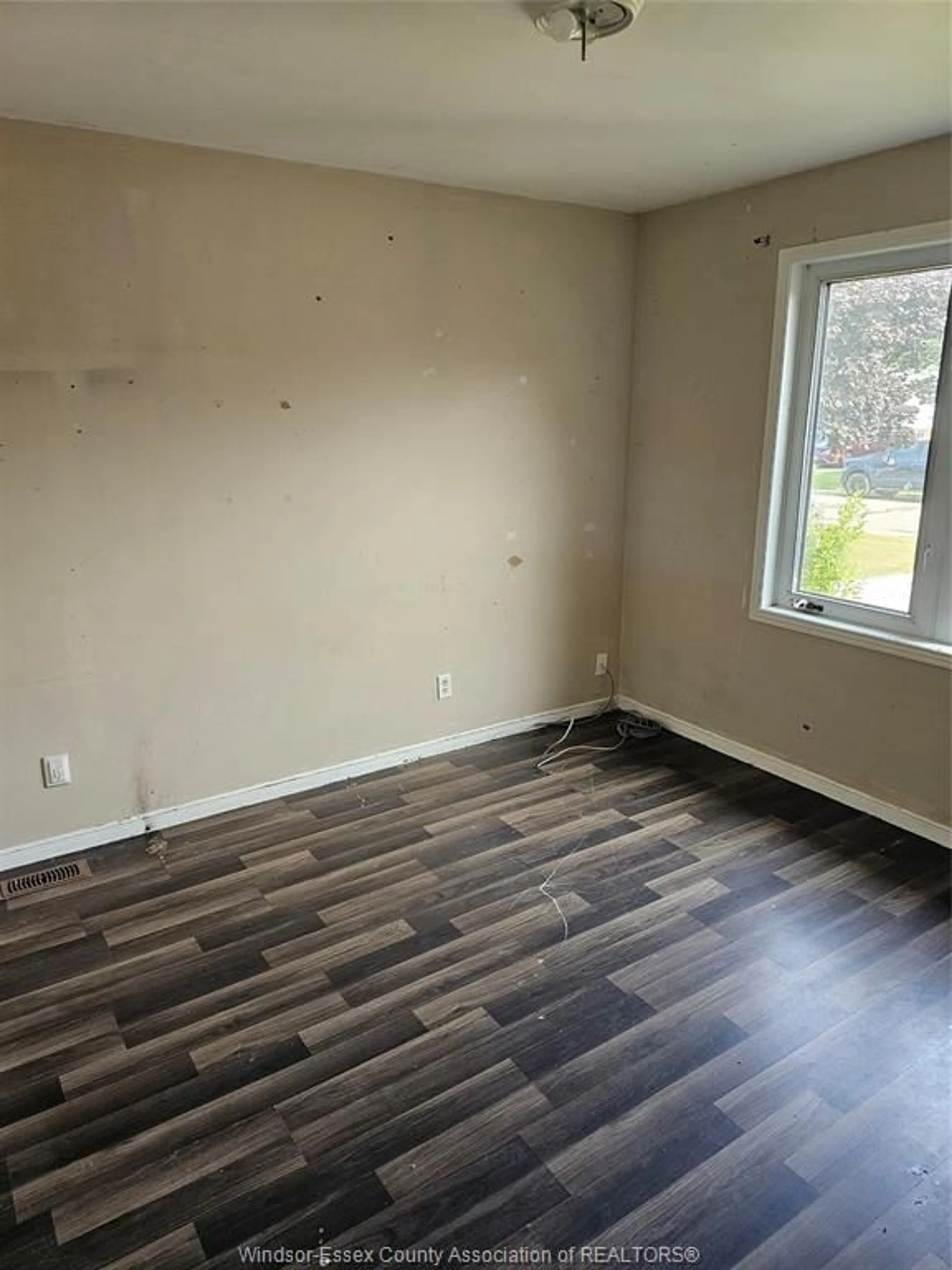 A pic of a room for 8 EMERSON Ave, Leamington Ontario N8H 5B7